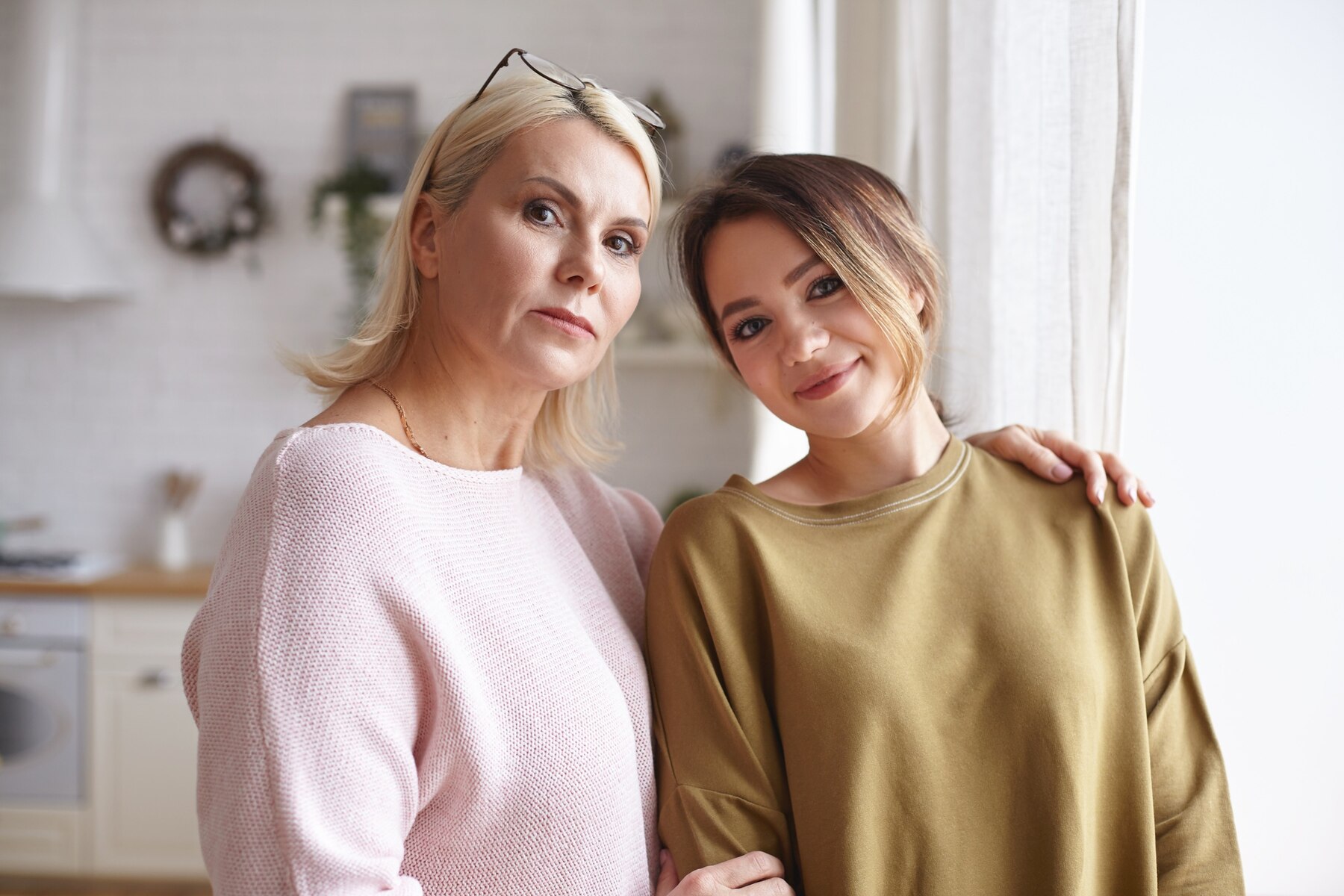 Une femme et sa mère | Source : Freepik