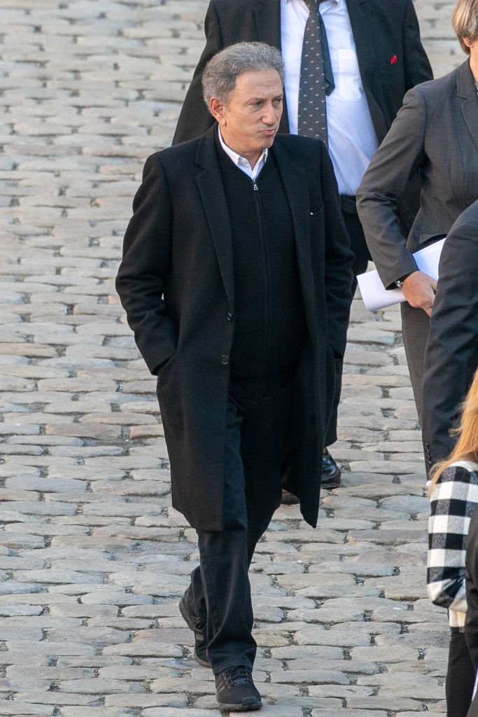 Michel Drucker assiste à l'hommage national à Charles Aznavour aux Invalides le 5 octobre 2018 à Paris, France. Le chanteur français Charles Aznavour est mort à 94 ans le 1er octobre. | Photo : Getty Images