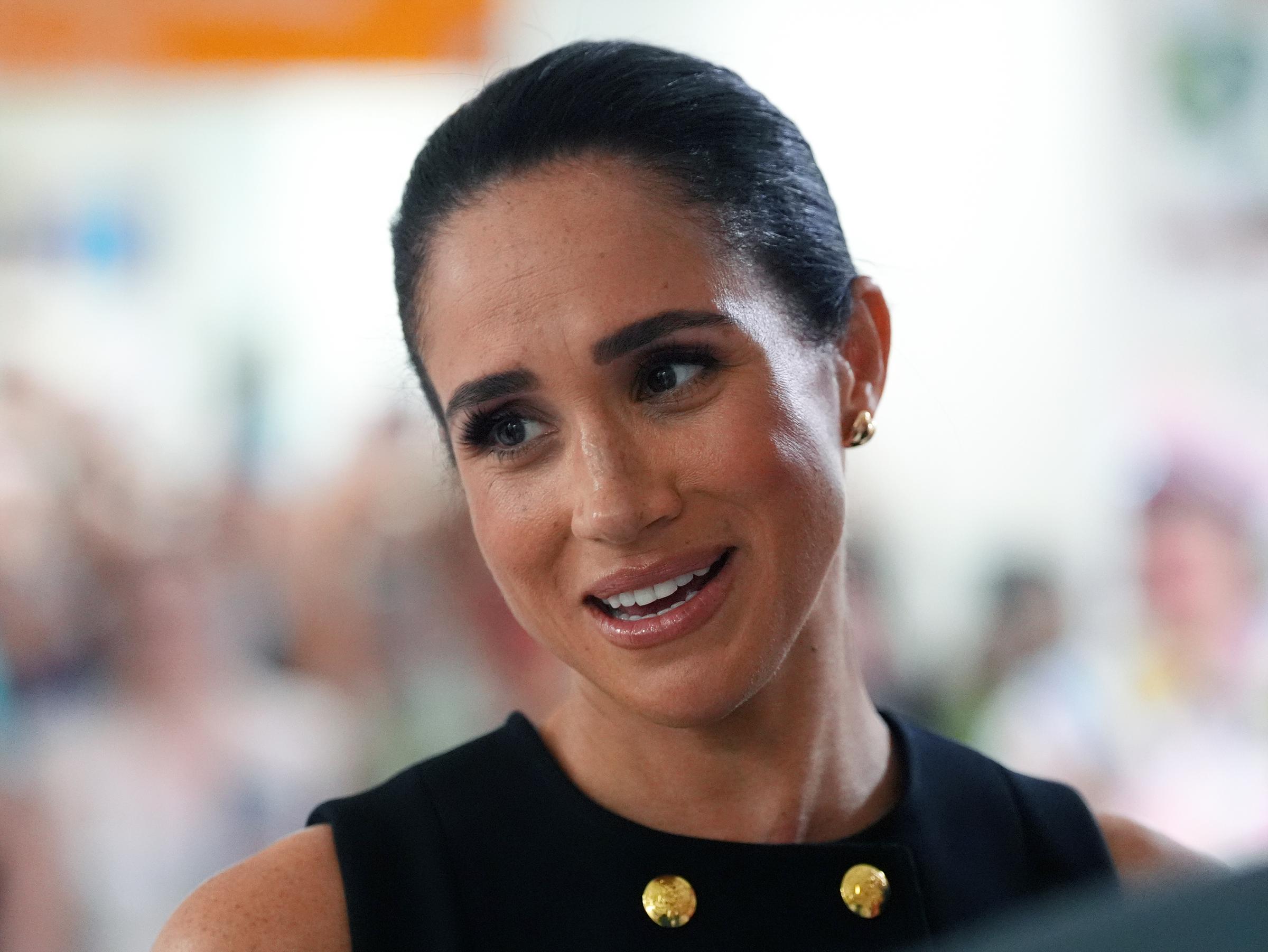 Meghan avait déjà expliqué pourquoi l'idée d'élever le prince Archie en Grande-Bretagne l'inquiétait. En 2022, elle avait déclaré que les moments où elle allait chercher son fils à l'école pourraient se transformer en séances photo royales rassemblant des dizaines de photographes. | Source : Getty Images