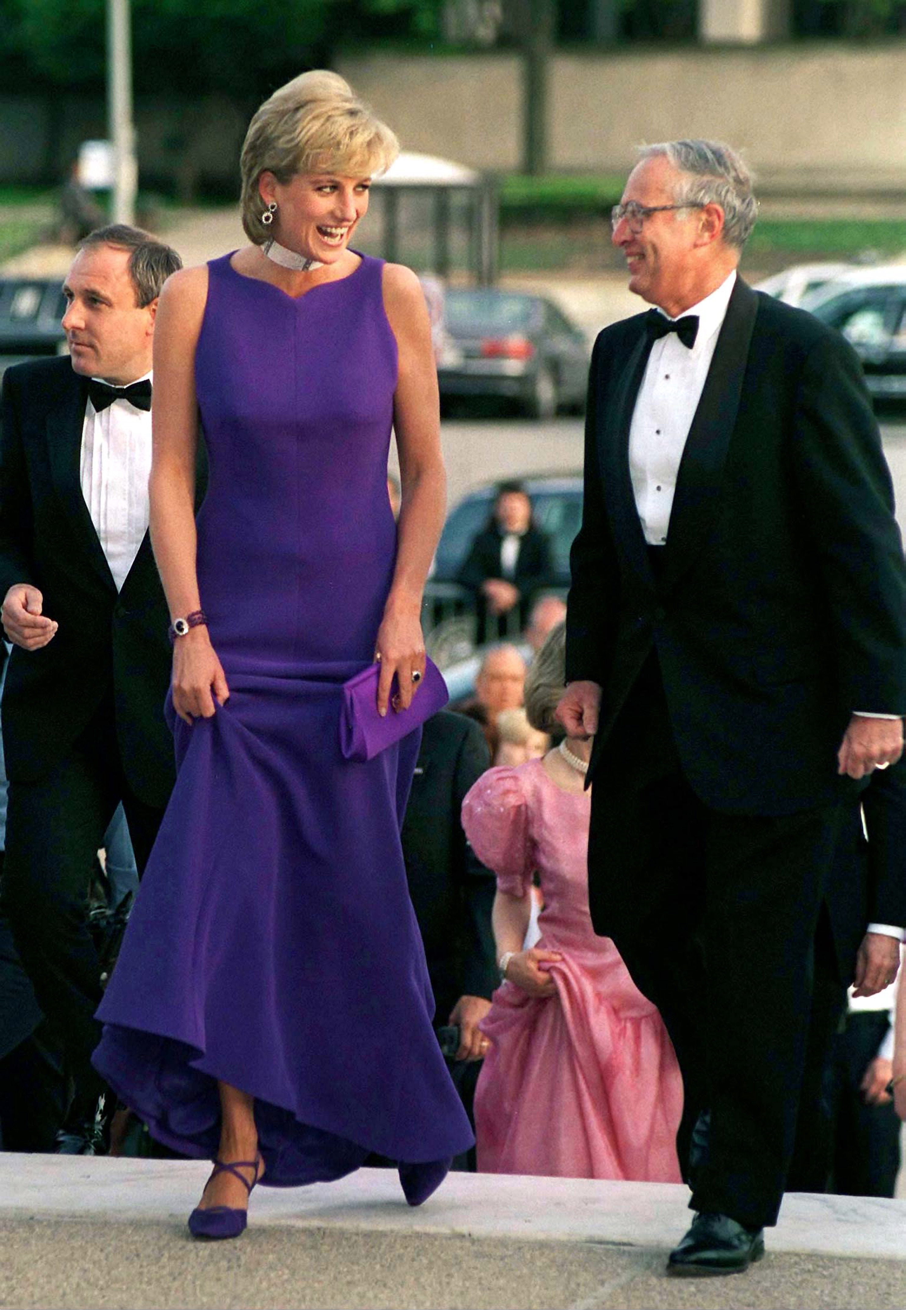 La princesse Diana arrive à un dîner de gala à Chicago le 5 juin 1996 | Source : Getty Images