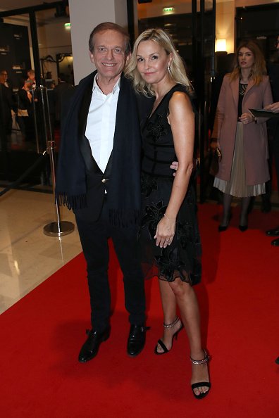 Le docteur Frédéric Saldmann et son épouse Marie Saldmann assistent à la cérémonie des Cesar Film Awards 2020 à la salle Pleyel à Paris le 28 février 2020 à Paris, France. | Photo | Getty Images