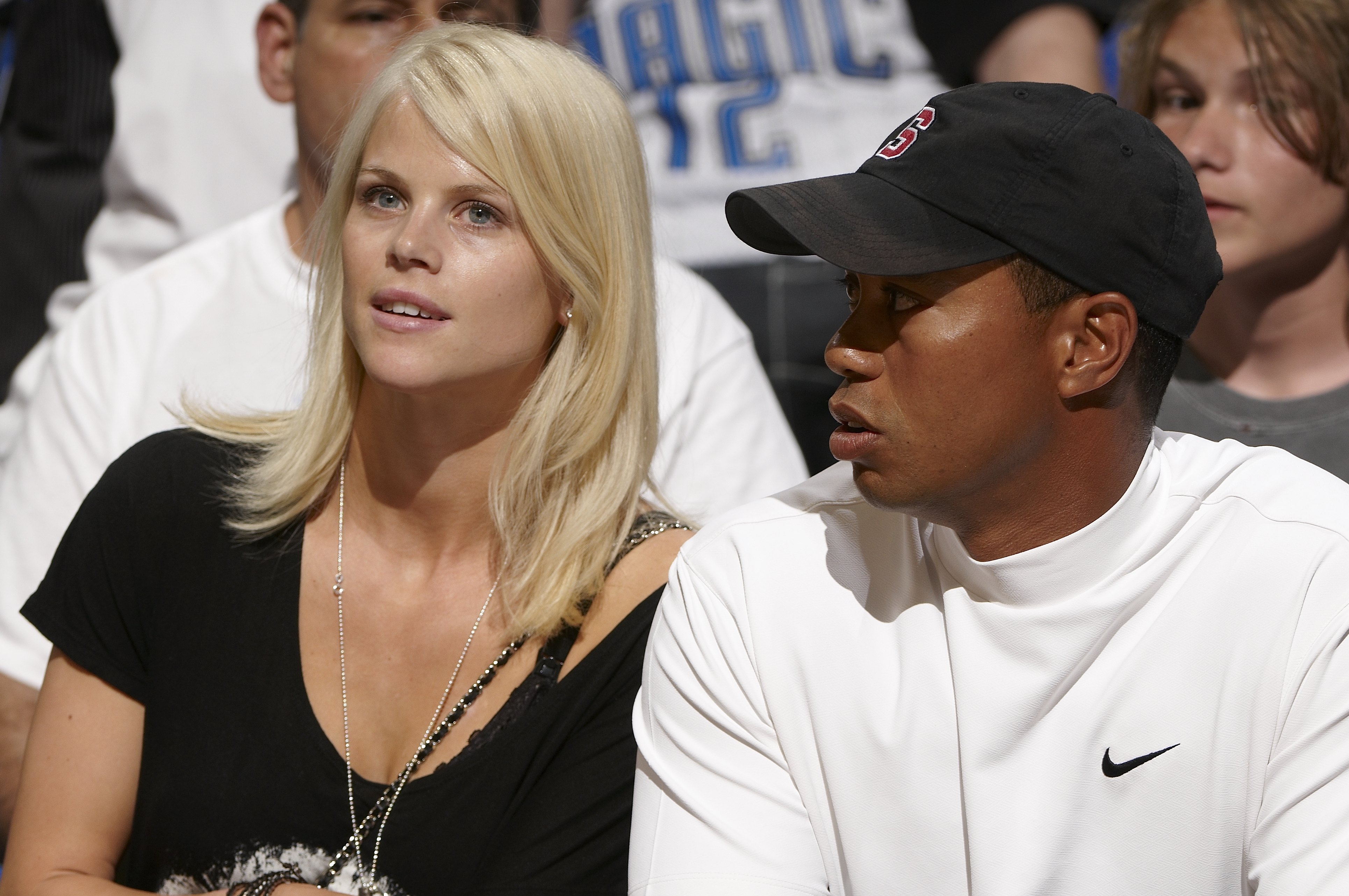 Elin Nordegren et Tiger Woods lors du match Orlando Magic vs. Los Angeles Lakers à Orlando, Floride, le 11 juin 2009. | Source : Getty Images