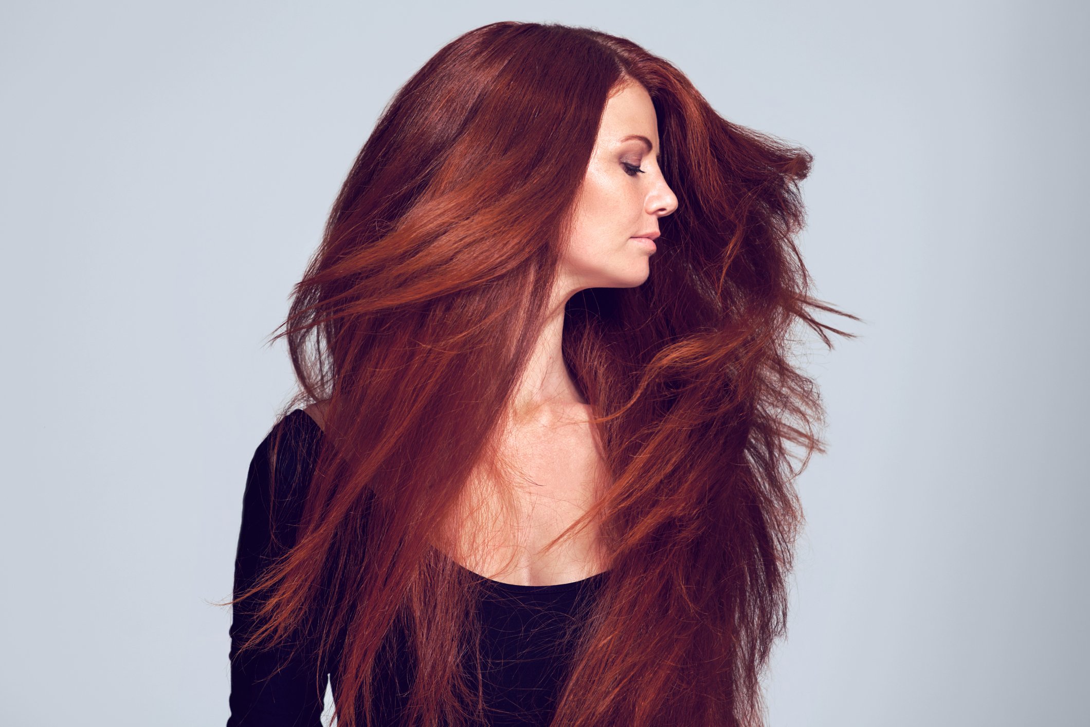 Une femme avec des cheveux épais. | Photo : Getty Images