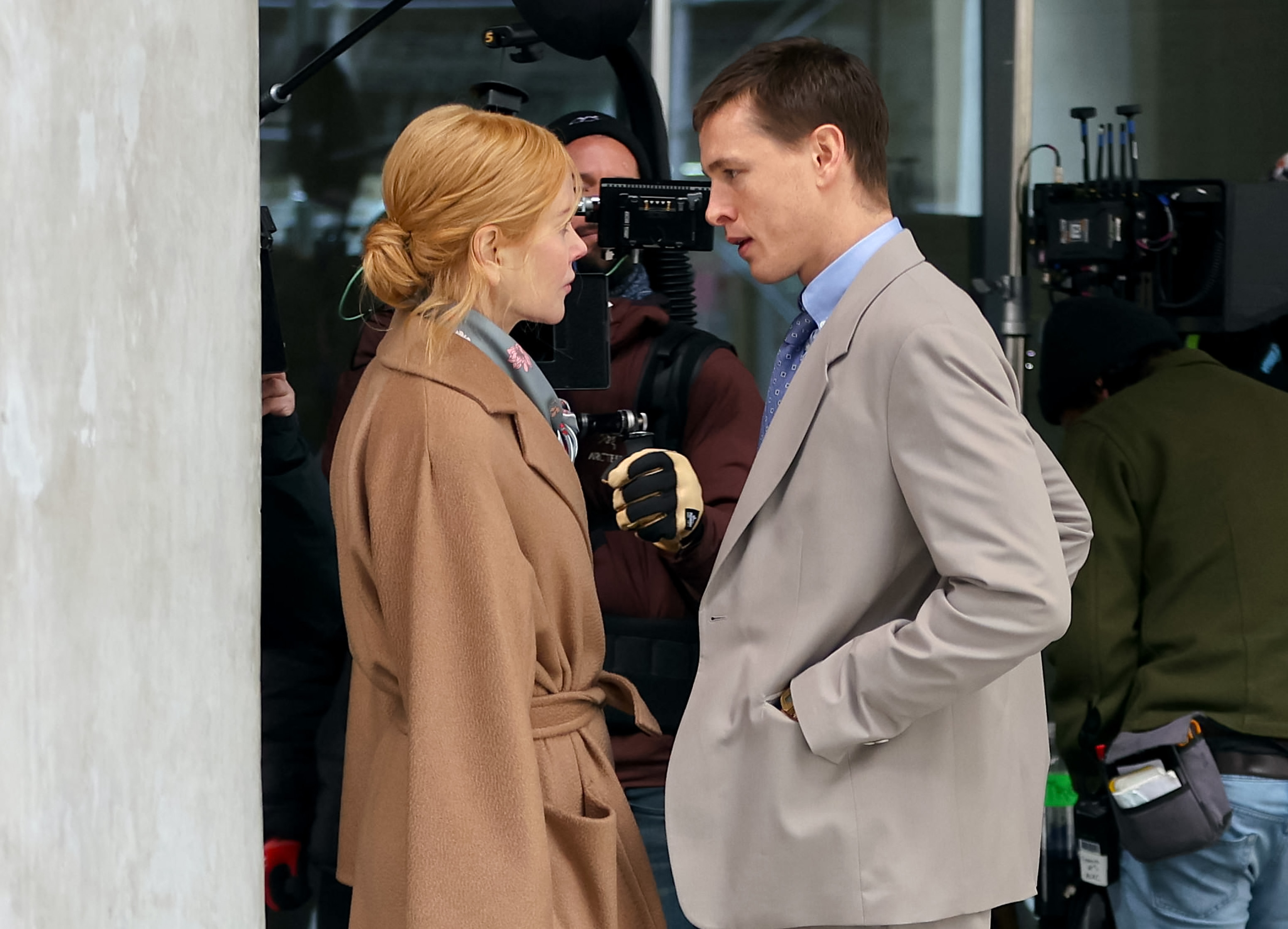 Nicole Kidman et Harris Dickinson sont vus en train de tourner sur le plateau de tournage du film "Babygirl" | Source : Getty Images