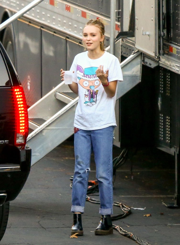 Lily Rose Melody Depp est vue sur le tournage de 'Yoga Hosers' le 10 septembre 2014 à Los Angeles. | Photo : Getty Images