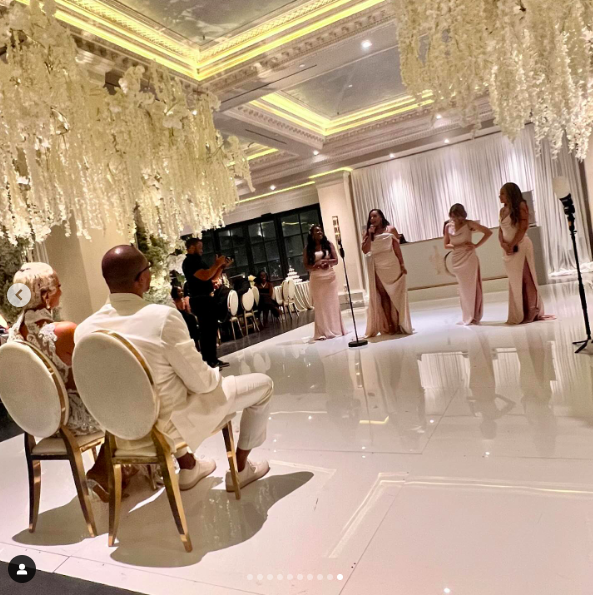 LeToya Luckett et Taleo Coles avec la fête nuptiale le jour de leur mariage, posté le 1er août 2024 | Source : Instagram/valeisha