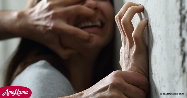 Un étranger a demandé un bisou à une petite fille de 13 ans qui l'a dit à sa mère, et la revanche de celle-ci a été immédiate