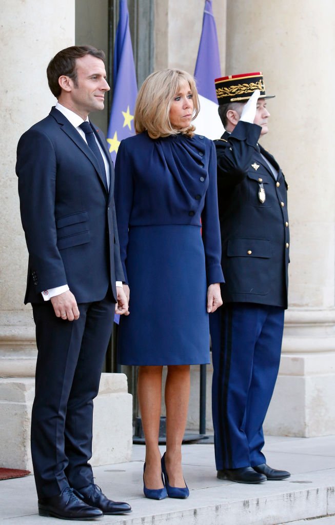 La première dame Brigitte Macron, le roi Abdallah II de Jordanie, le président Emmanuel Macron,  la reine Rania - Le président de la République française et sa femme accueillent le roi et la reine de Jordanie au palais de l'Elysée à Paris le 29 mars 2019. / Source : Getty Images