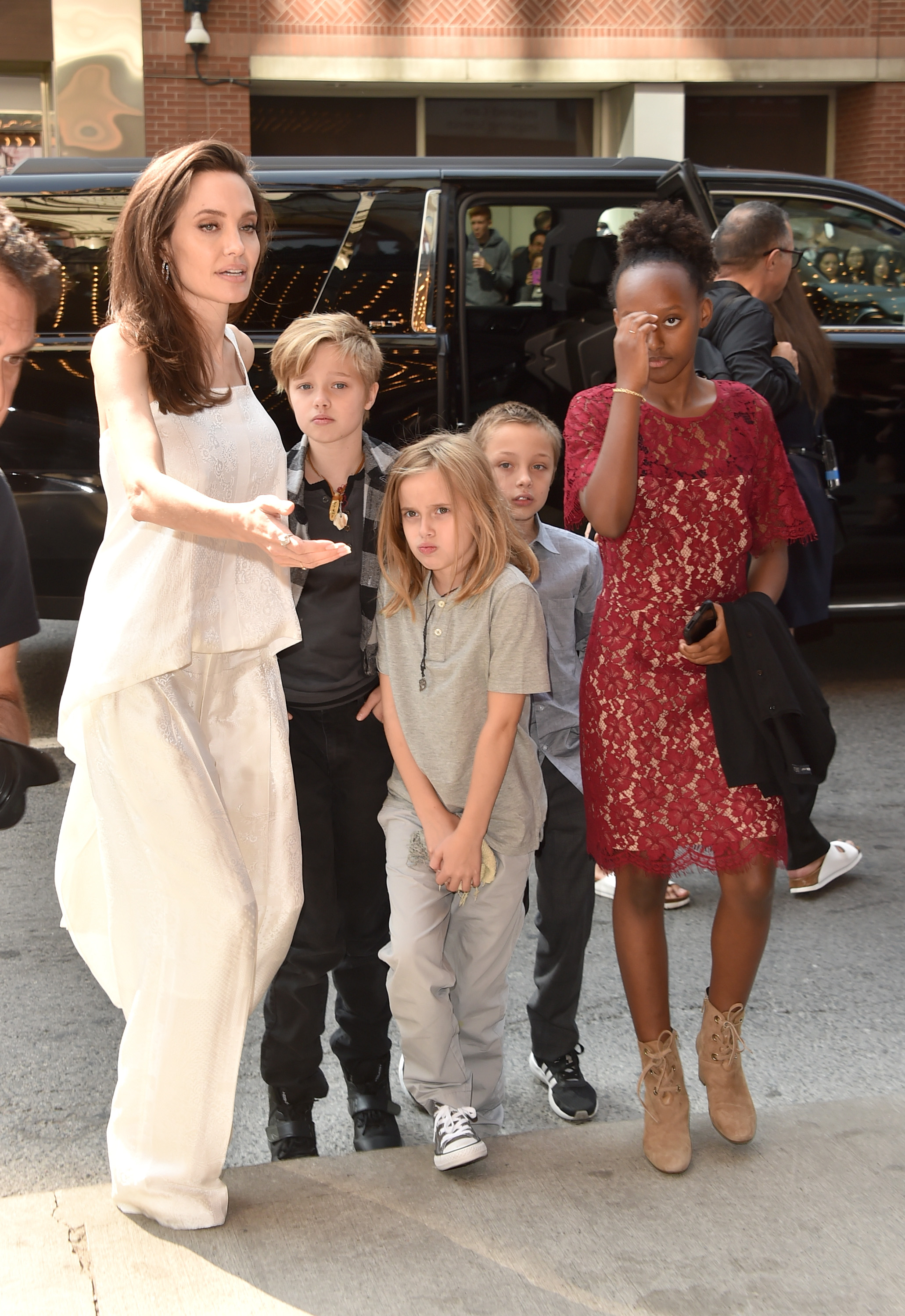 Angelina Jolie et ses enfants Shiloh, Vivienne, Knox et Zahara assistent à la première de "The Breadwinner" lors du Festival international du film de Toronto 2017 à Toronto, au Canada, le 10 septembre 2017. | Source : Getty Images