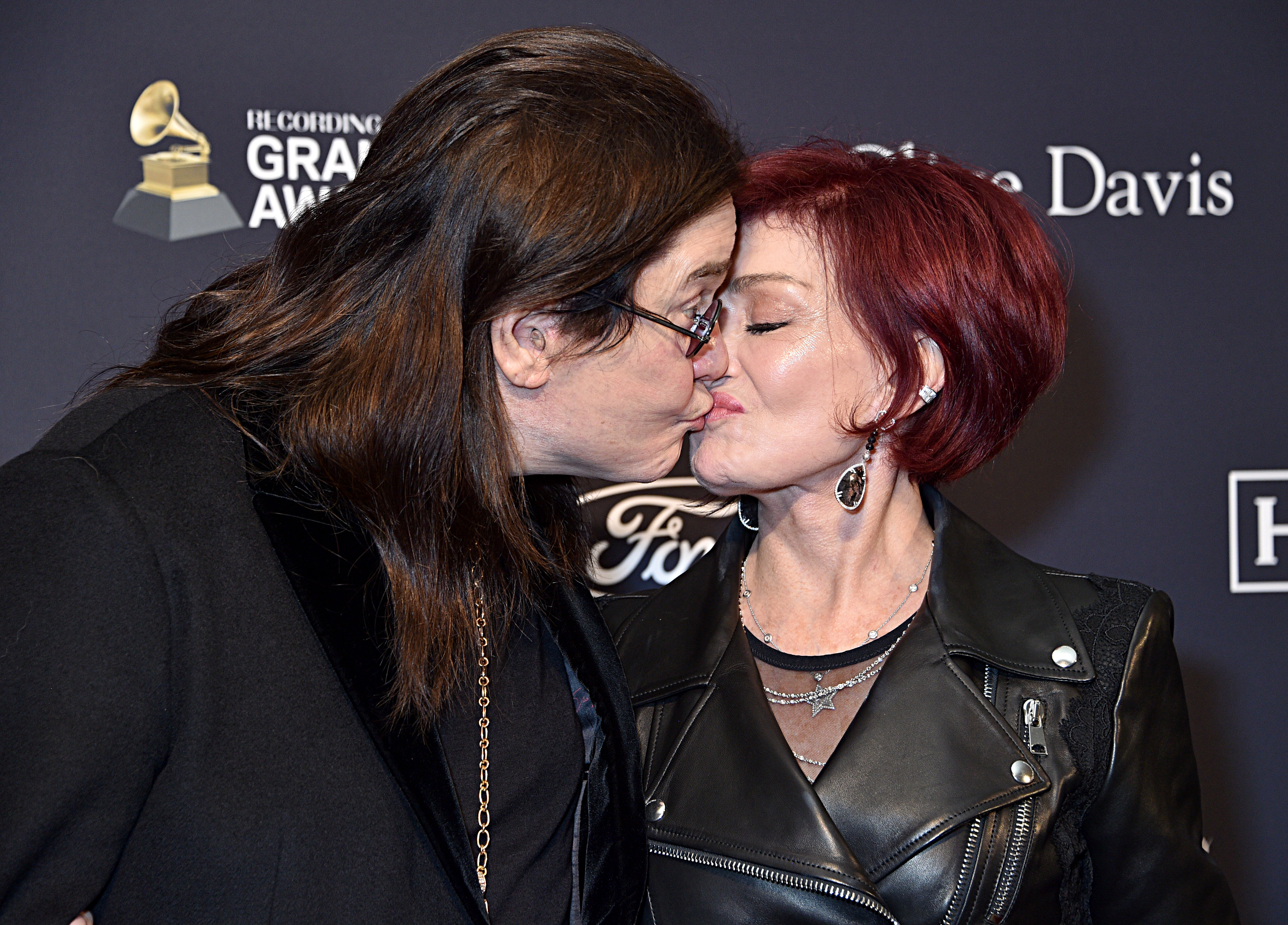 Ozzy Osbourne et Sharon Osbourne assistent au gala pré-Grammy le 25 janvier 2020 à Beverly Hills, en Californie. | Source : Getty Images