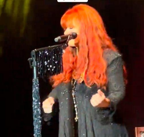 Wynonna Judd se produisant au festival de musique Back Road, posté le 12 août 2024 | Source : TikTok/tanaaa142