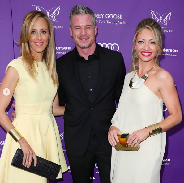 Kim Raver avec Eric Dane et Rebecca Gayheart lors d'un événement, publié le 20 février 2026. | Source : Instagram/kimraver