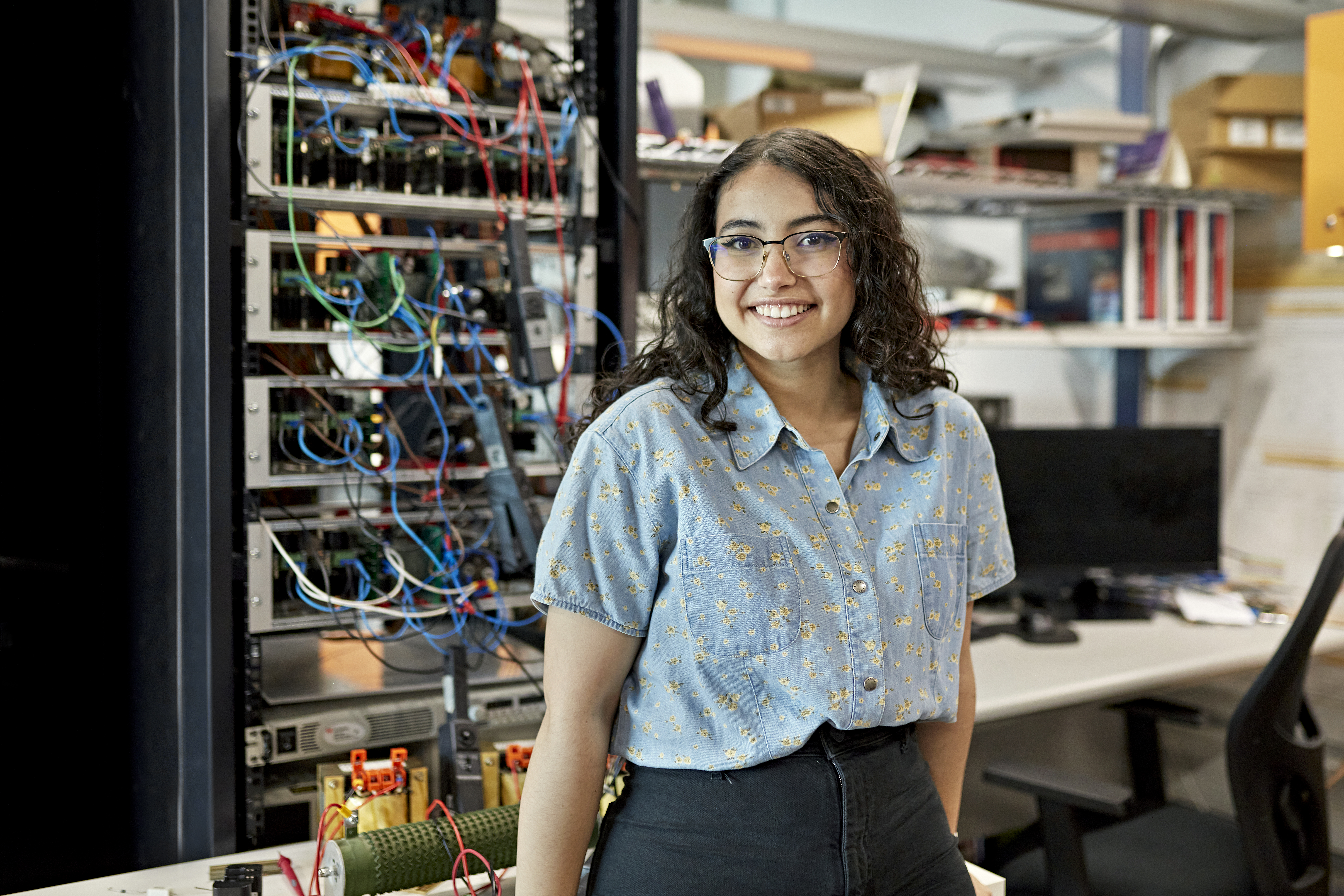 Portrait d'une étudiante en STEM d'une vingtaine d'années | Source : Getty Images