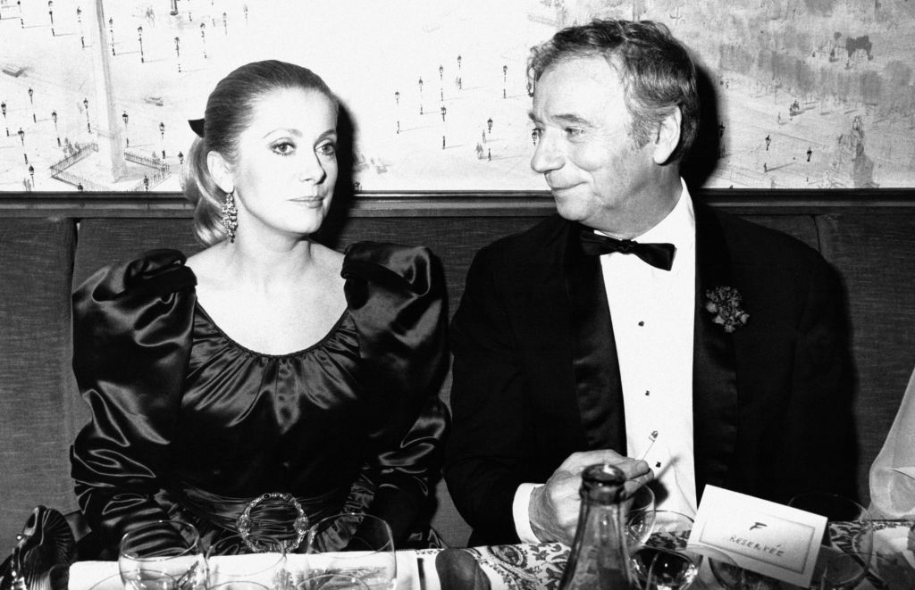 Portrait de l'actrice Catherine Deneuve et de l'acteur Yves Montand lors de la sixième soirée des Césars le 2 février 1981 à Paris, France. | Source : Getty Images