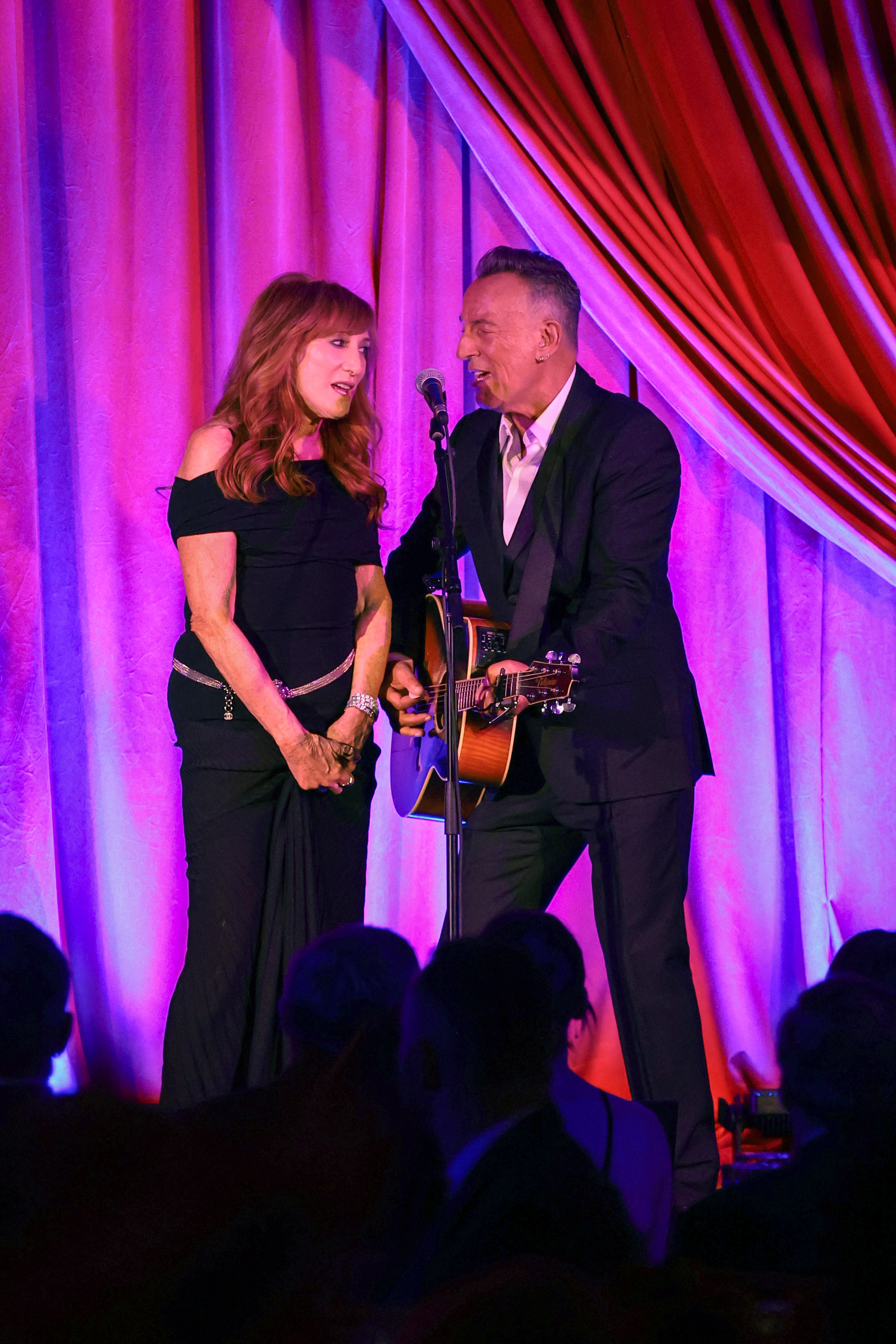 Patti Scialfa et Bruce Springsteen en concert lors de la cérémonie inaugurale des prix Albie de la Fondation Clooney pour la justice à New York le 29 septembre 2022 | Source : Getty Images