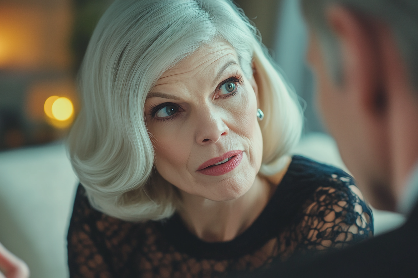 Une femme à l'expression sérieuse s'adressant à quelqu'un | Source : Midjourney