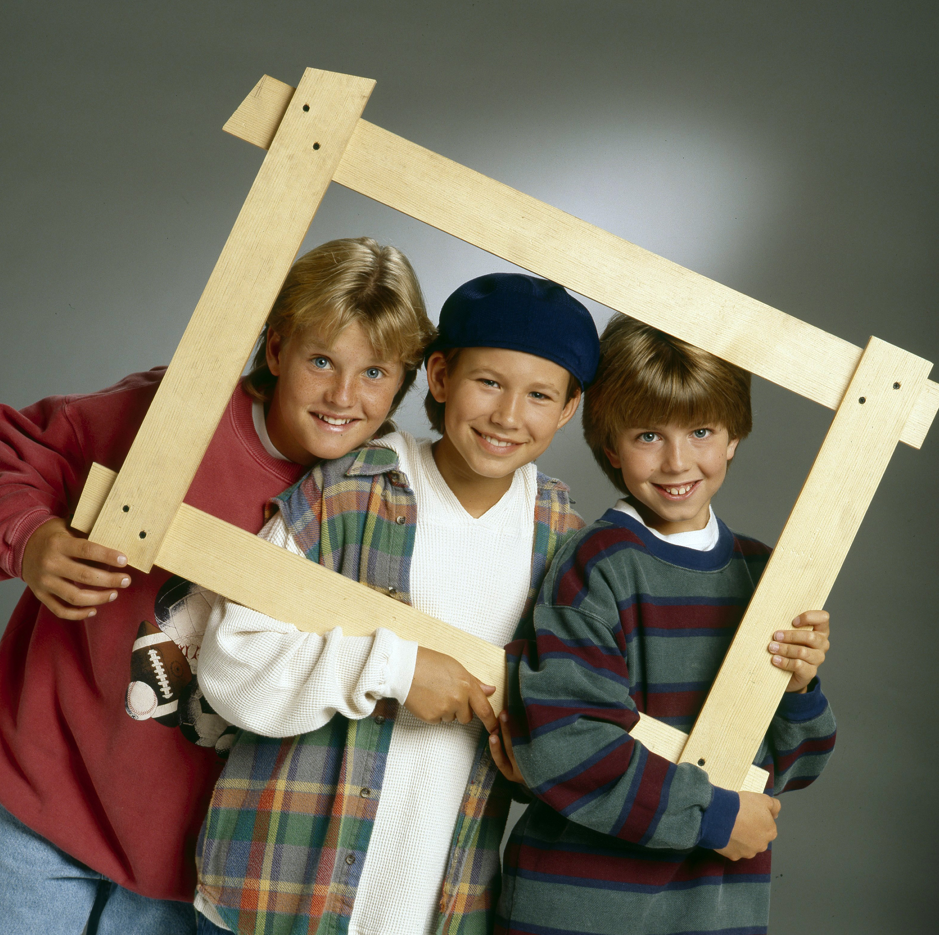 L'enfant acteur et ses covedettes | Source : Getty Images