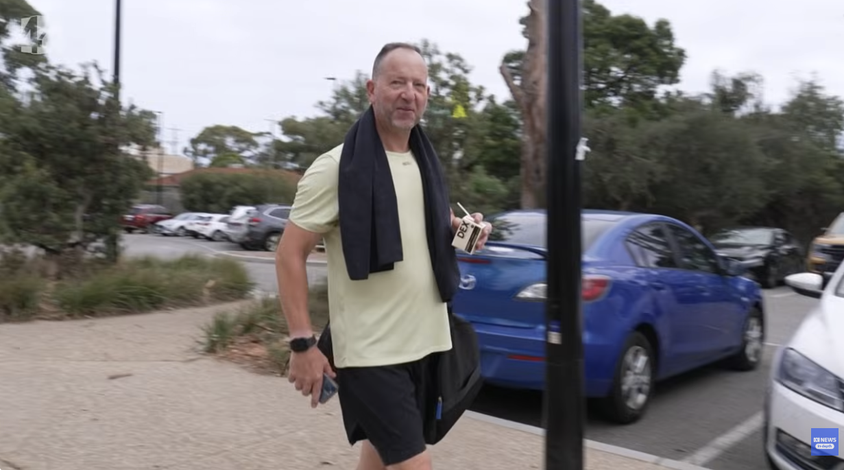 Capture d'écran du Dr Simon Gordon I Source : https://www.youtube.com/watch?v=EwnqZ12O1sQ