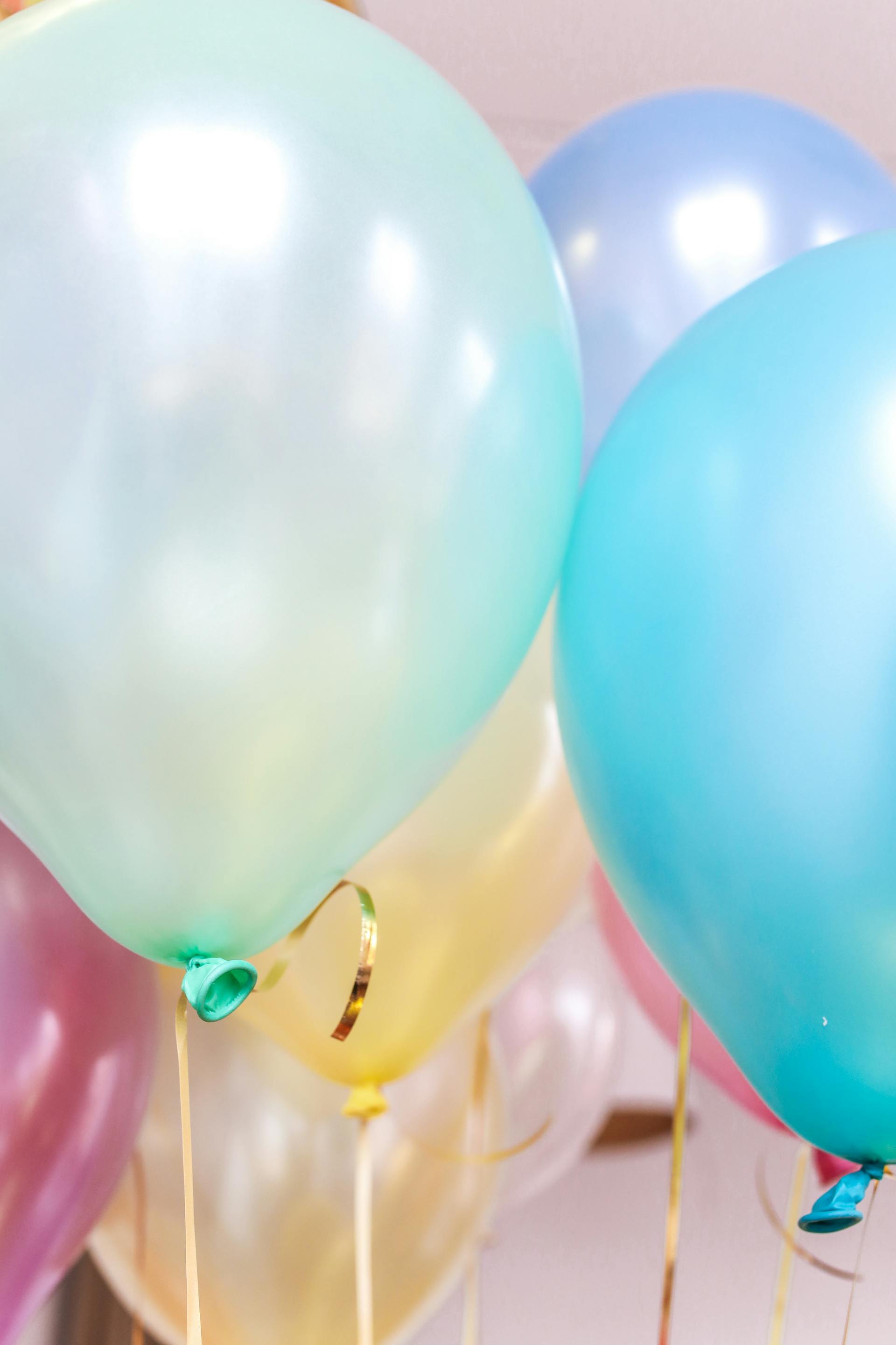 Un gros plan de ballons de baudruche | Source : Pexels