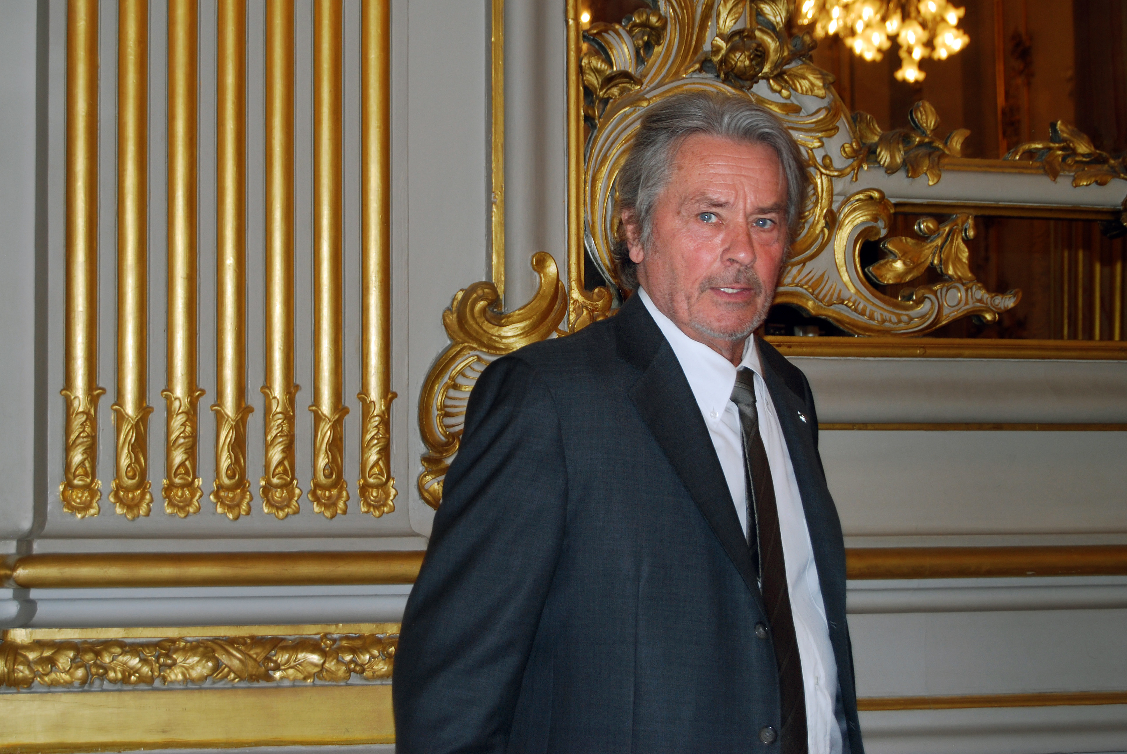 Alain Delon au musée d'Orsay à Paris, France, le 17 mars 2009. | Source : Getty Images