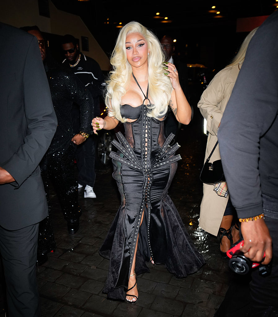 Cardi B a fait tourner les têtes lors d'une after-party du 2025 Met Gala à New York le 6 mai, après l'ouverture de l'exposition " Superfine : Tailoring Black Style".