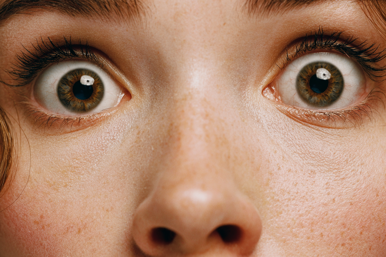Gros plan sur le visage d'une femme | Source : Midjourney