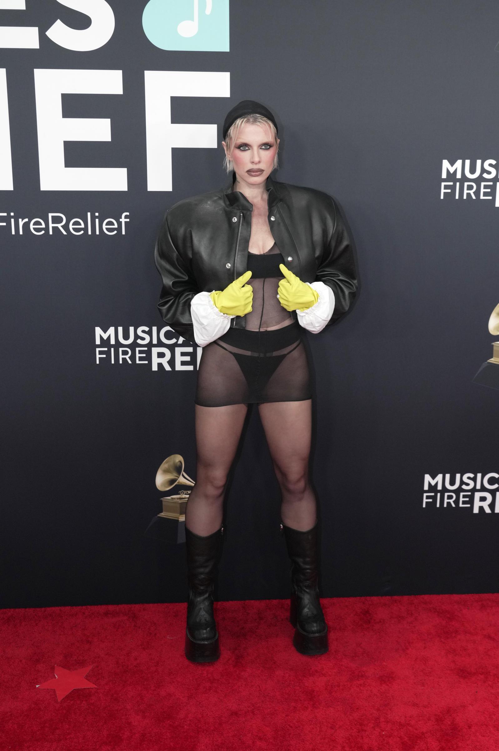 Julia Fox lors de la 67e édition des Grammy Awards, le 2 février 2025, à Los Angeles, en Californie. | Source : Getty Images