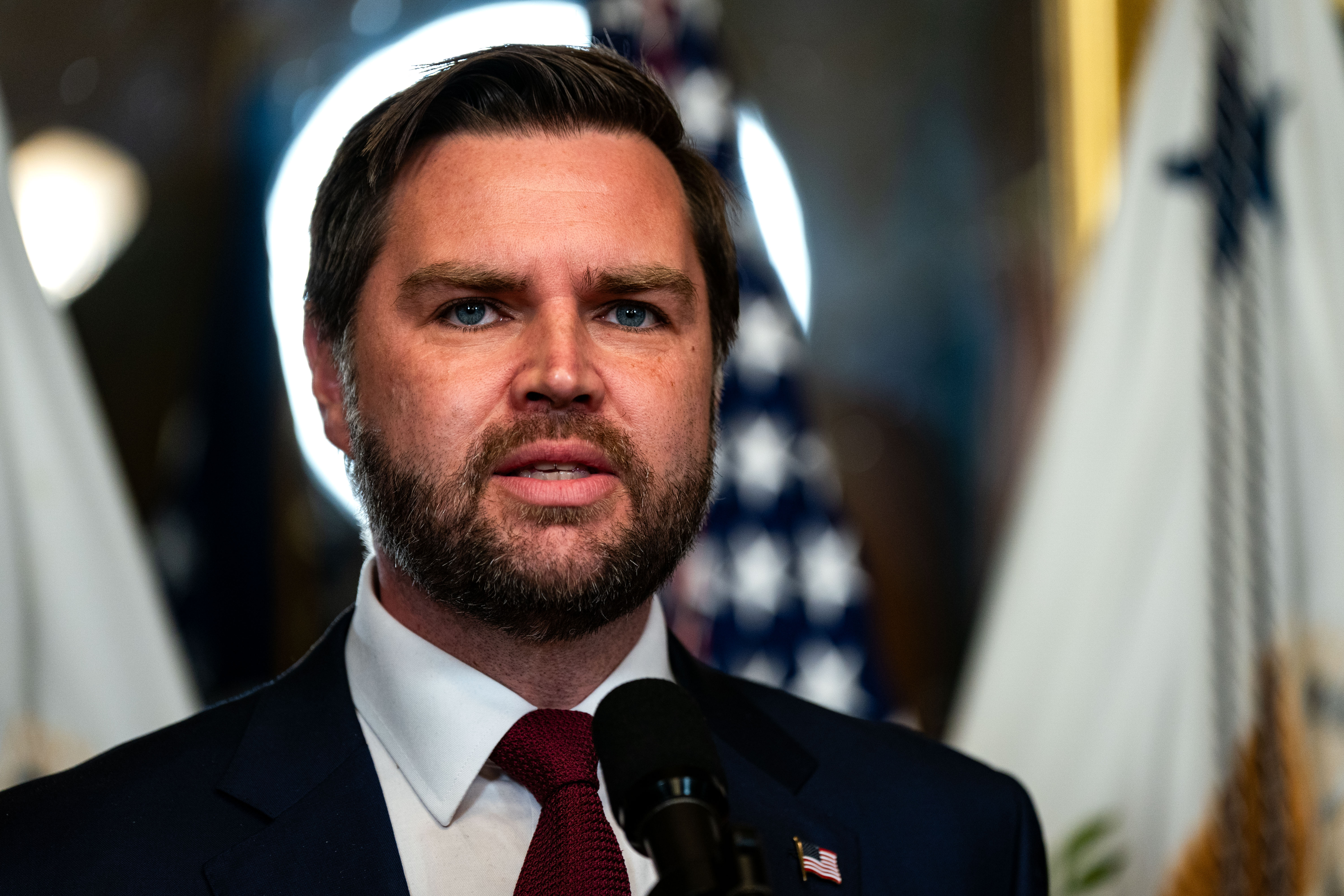 Le vice-président JD Vance lors d'une cérémonie de prestation de serment pour le directeur de la CIA nouvellement confirmé, John Ratcliffe, à Washington, D.C., le 23 janvier 2025. | Source : Getty Images