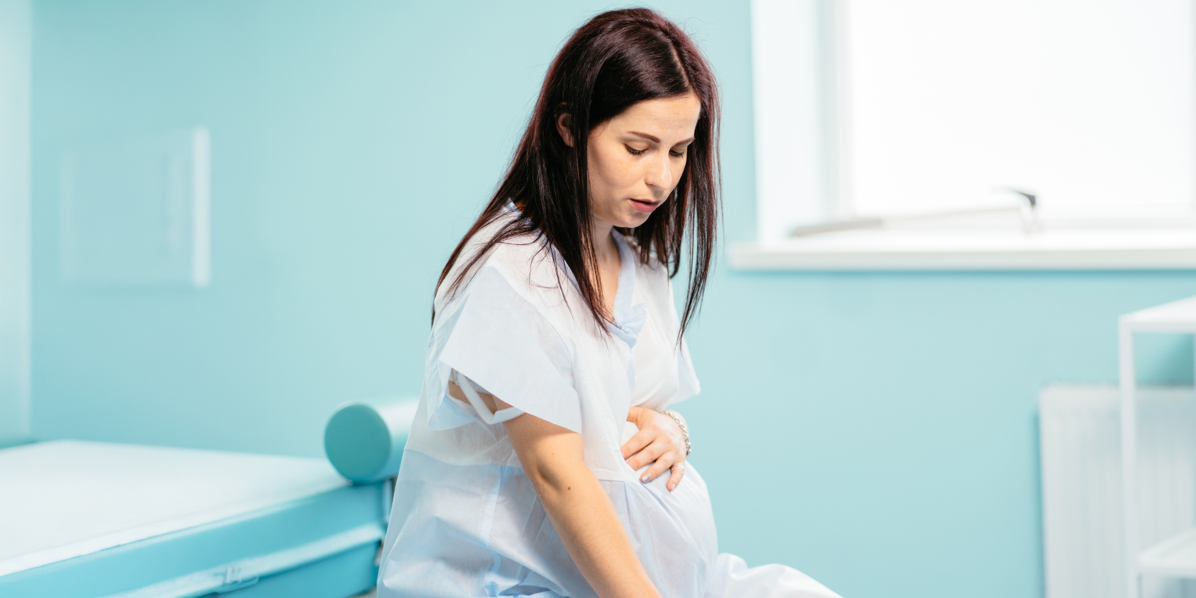 Une femme anxieuse sur le point d'accoucher | Source : Shutterstock