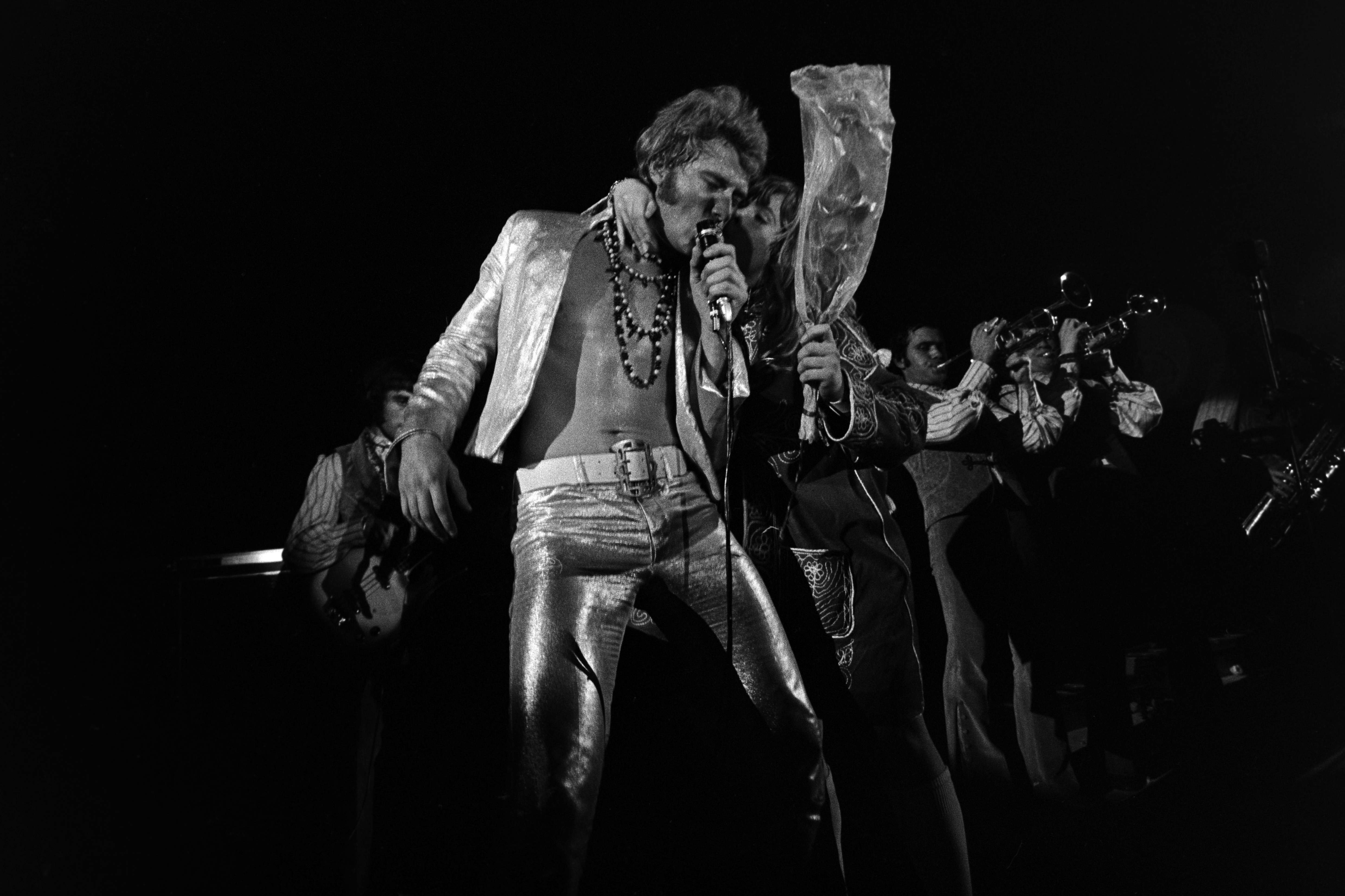 Johnny Hallyday sur scène, dans les années 1960 I Source : Getty Images