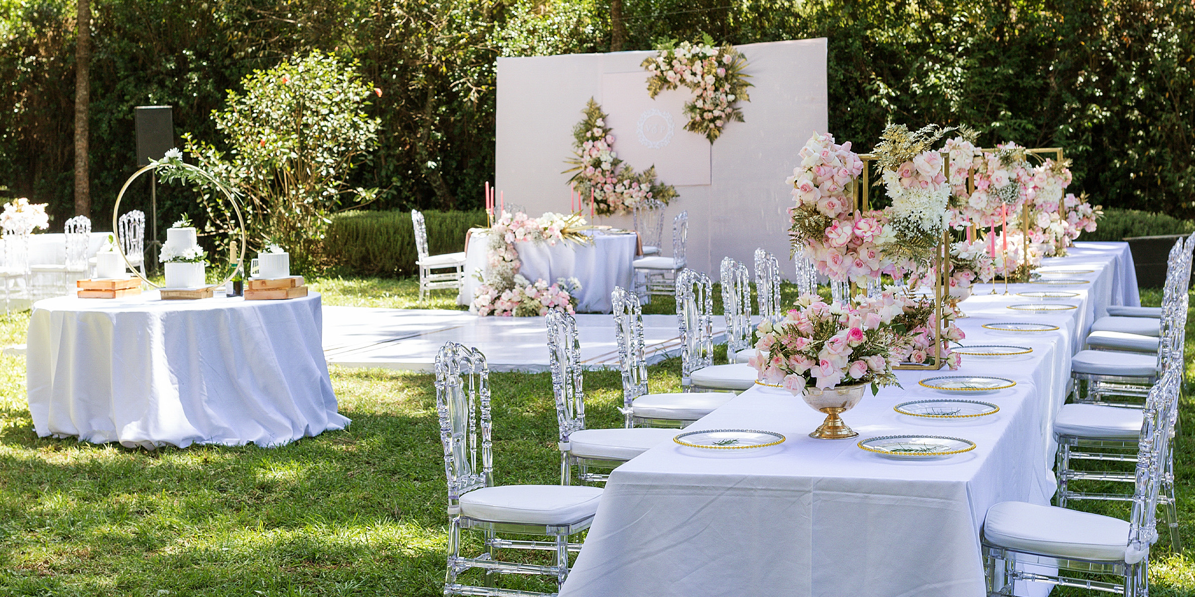 Un mariage en plein air | Source : Shutterstock