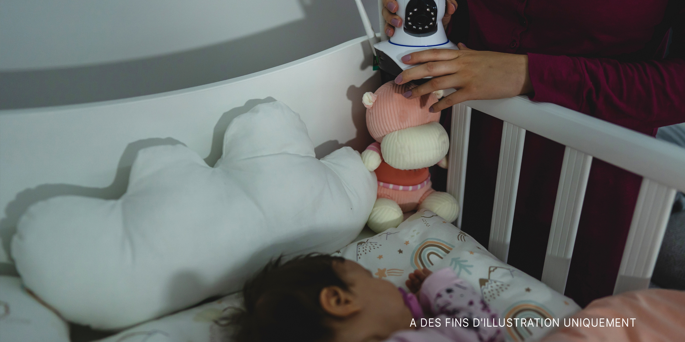 Caméra de surveillance dans la chambre des enfants | Source : Shutterstock