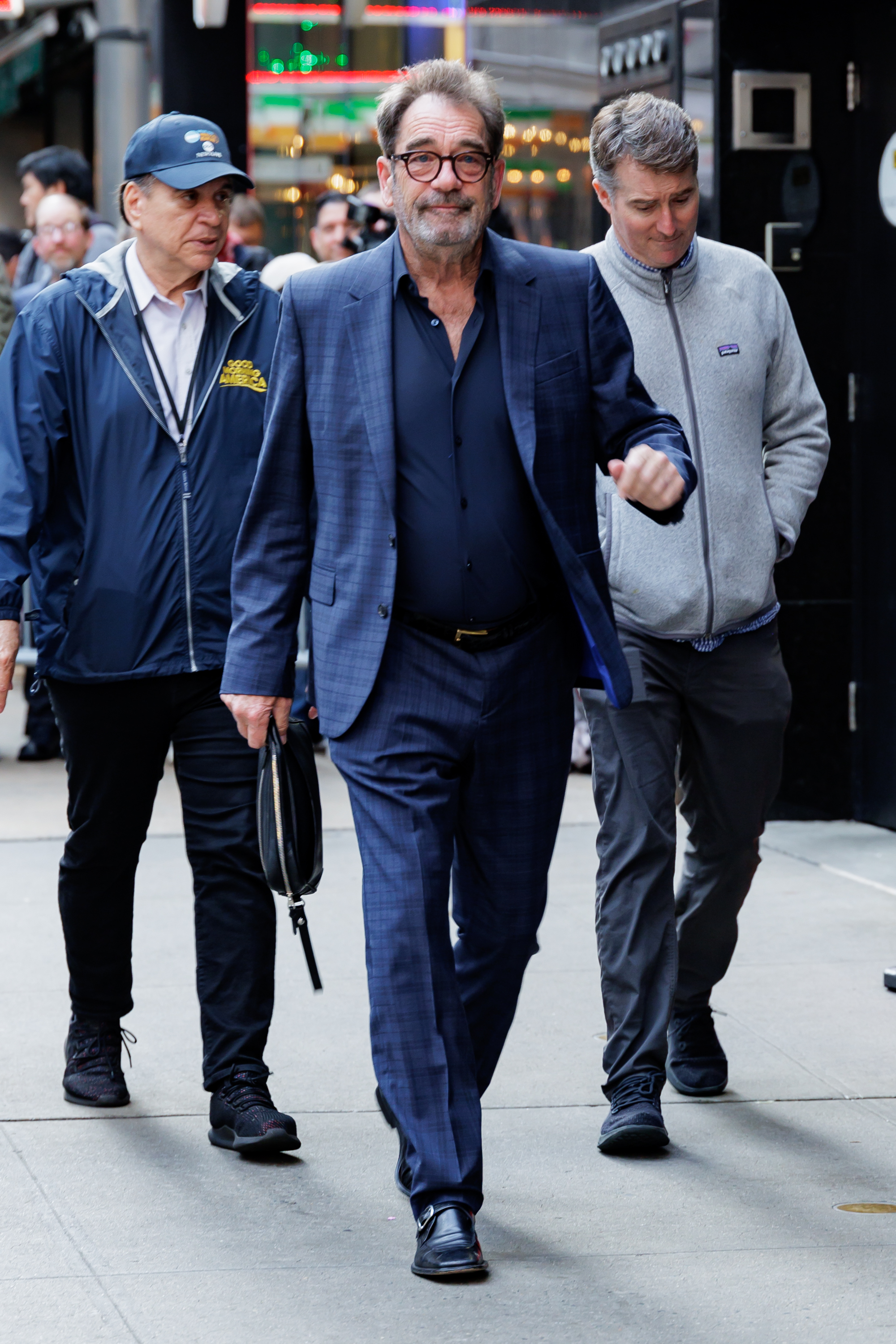 Huey Lewis repéré à Midtown le 21 mai 2024, à New York. | Source : Getty Images