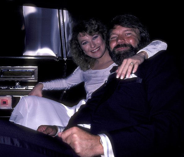 Glen Campbell and Tanya Tucker on February 17, 1981 at the Century Plaza Hotel in Century City, California. | Photo : Getty Images