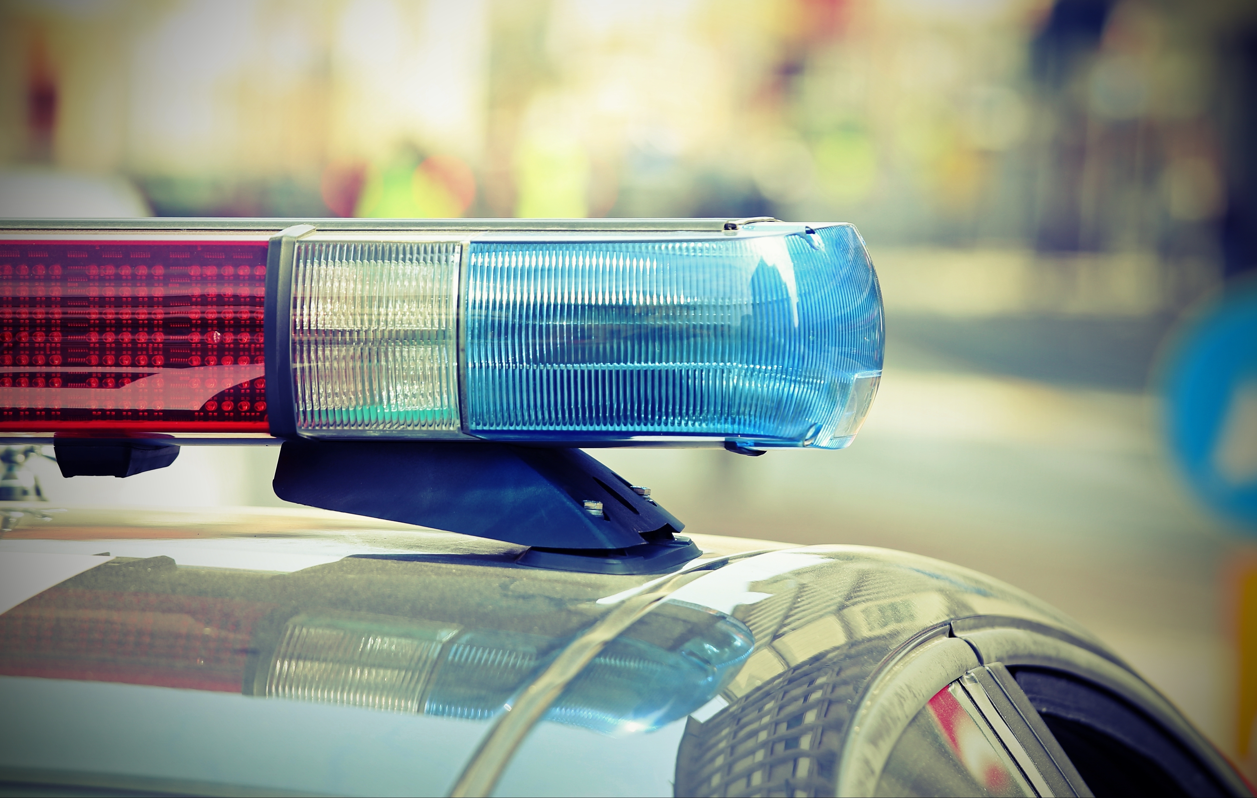 Feux clignotants d'une voiture de police | Source : Shutterstock