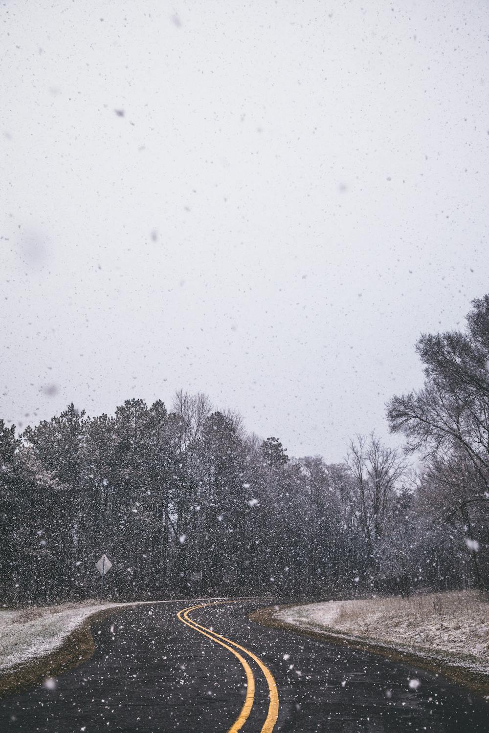 A snowy road | Source: Pexels