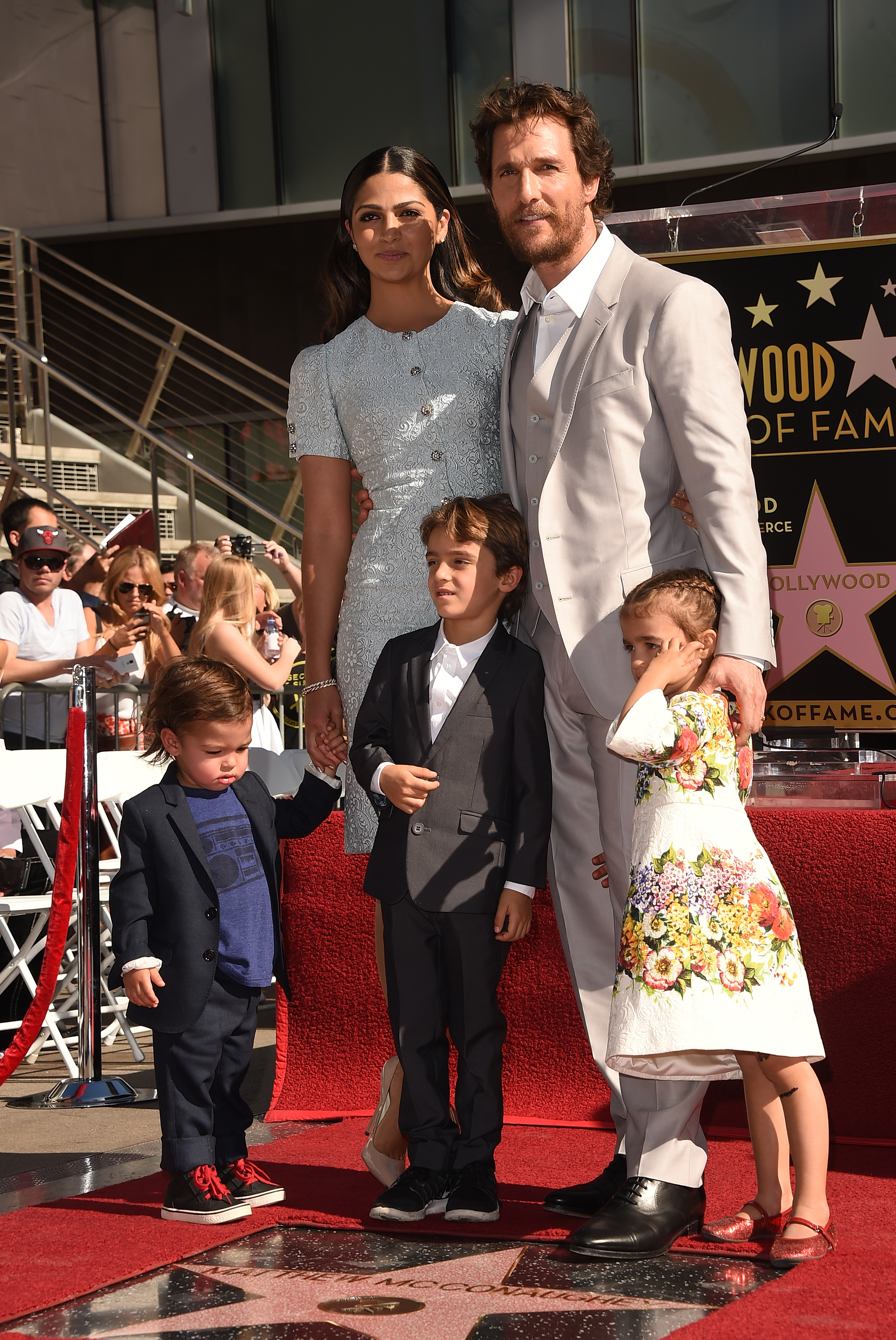 Matthew McConaughey et sa famille Camila Alves, Levi, Livingston et Vida McConaughey assistent à la cérémonie du Hollywood Walk Of Fame pour Matthew McConaughey à Hollywood, Californie, le 17 novembre 2014 | Source : Getty Images