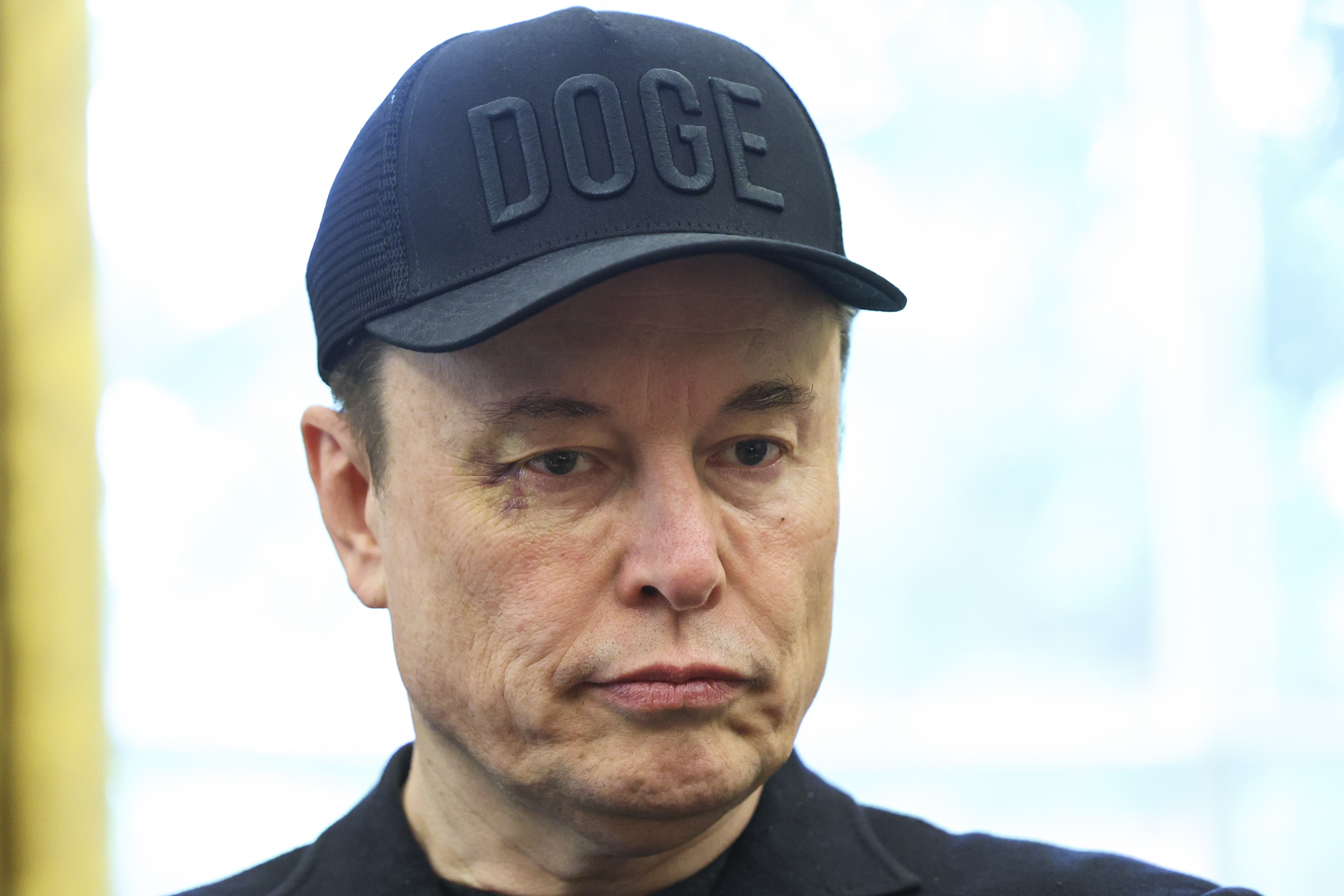 Musk n'a pas semblé gêné par l'attention, restant calme tout au long de l'événement de presse.
