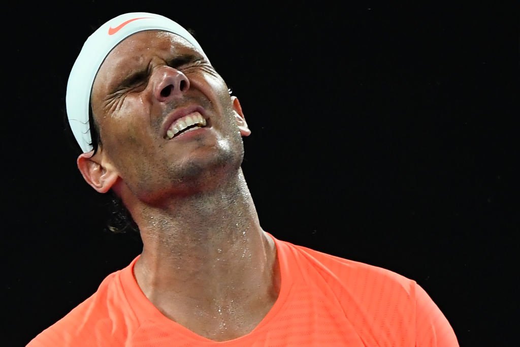 L'Espagnol Rafael Nadal réagit après un point contre le Grec Stefanos Tsitsipas lors de leur match de quart de finale en simple messieurs lors de la dixième journée du tournoi de tennis de l'Open d'Australie à Melbourne le 17 février 2021. І Source : Getty Images