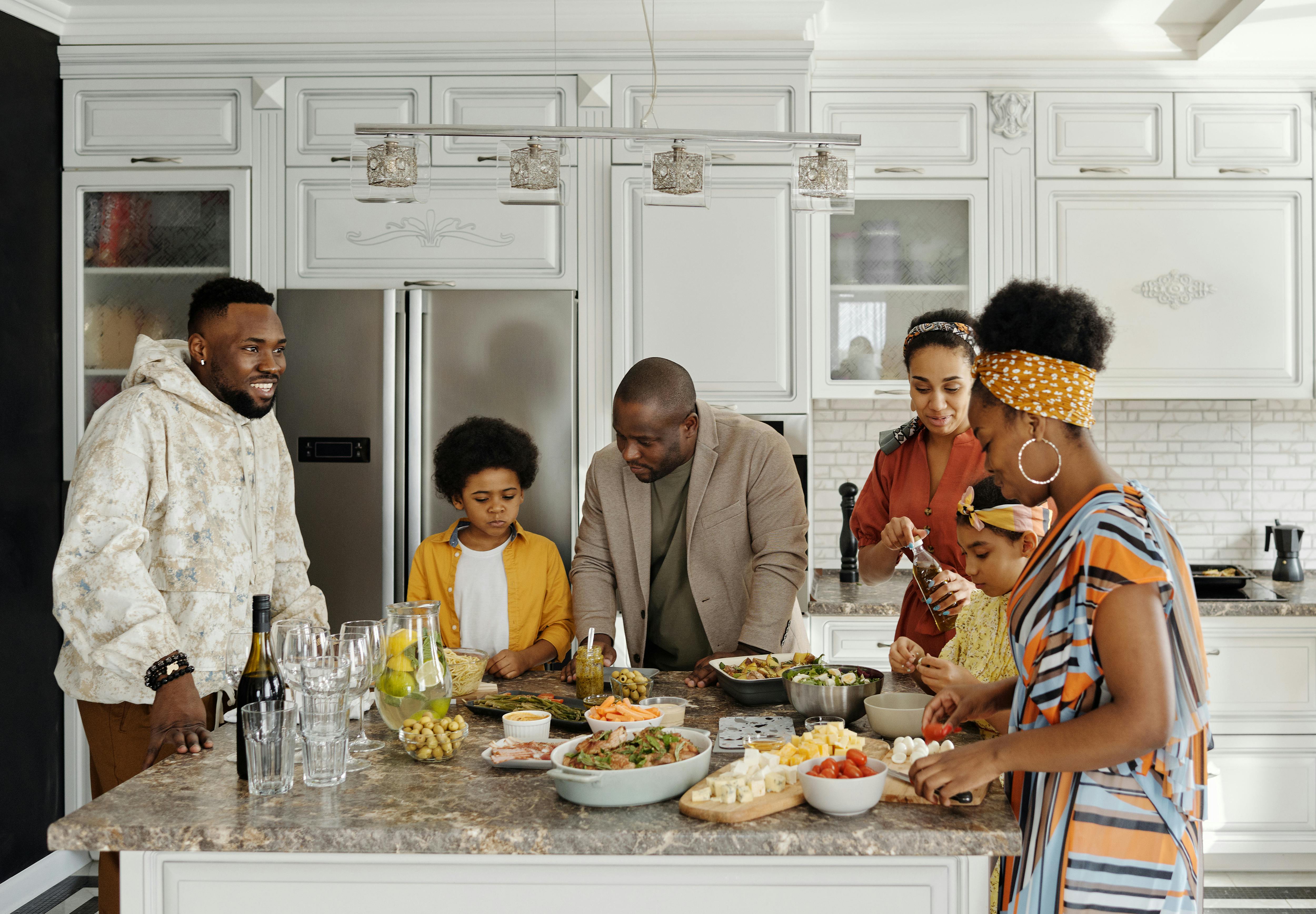 People enjoying a meal | Source: Pexels