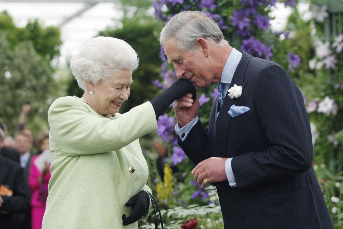 Le prince Charles et la reine Elizabeth II le 18 mai 2009 à Londres | Source : Getty Images