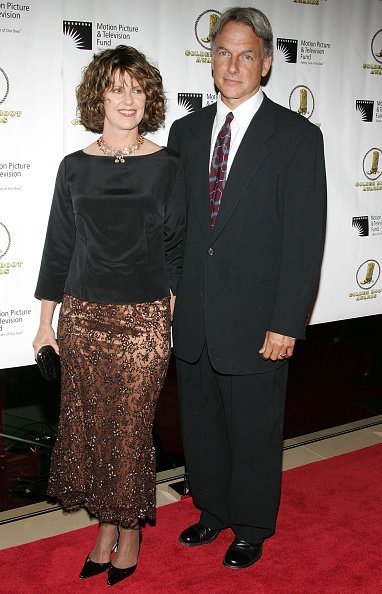 Mark Harmon et son épouse, l'actrice Pam Dawber, assistent aux Golden Boot Awards qui ont eu lieu au Beverly Hilton Hotel le 13 août 2005, à Beverly Hills, en Californie.  |  Source : Getty Images.