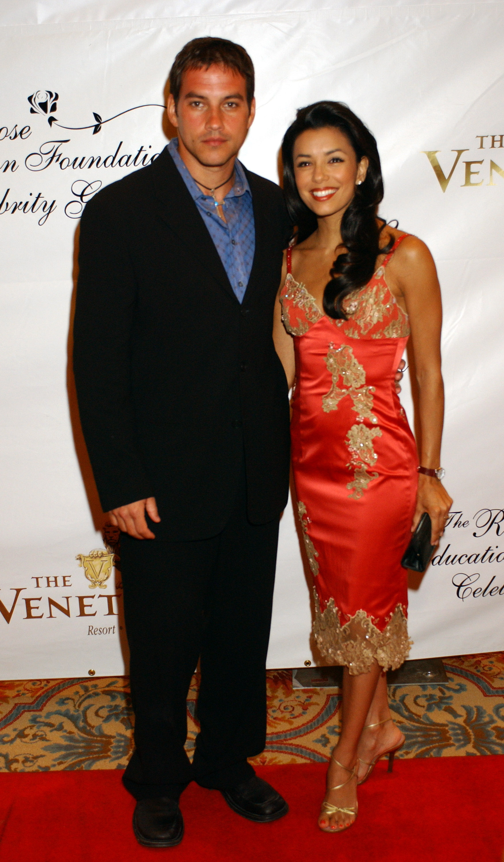 Tyler Christopher et Eva Longoria au deuxième gala annuel de la Rose Education Foundation le 28 juin 2003 | Source : Getty Images