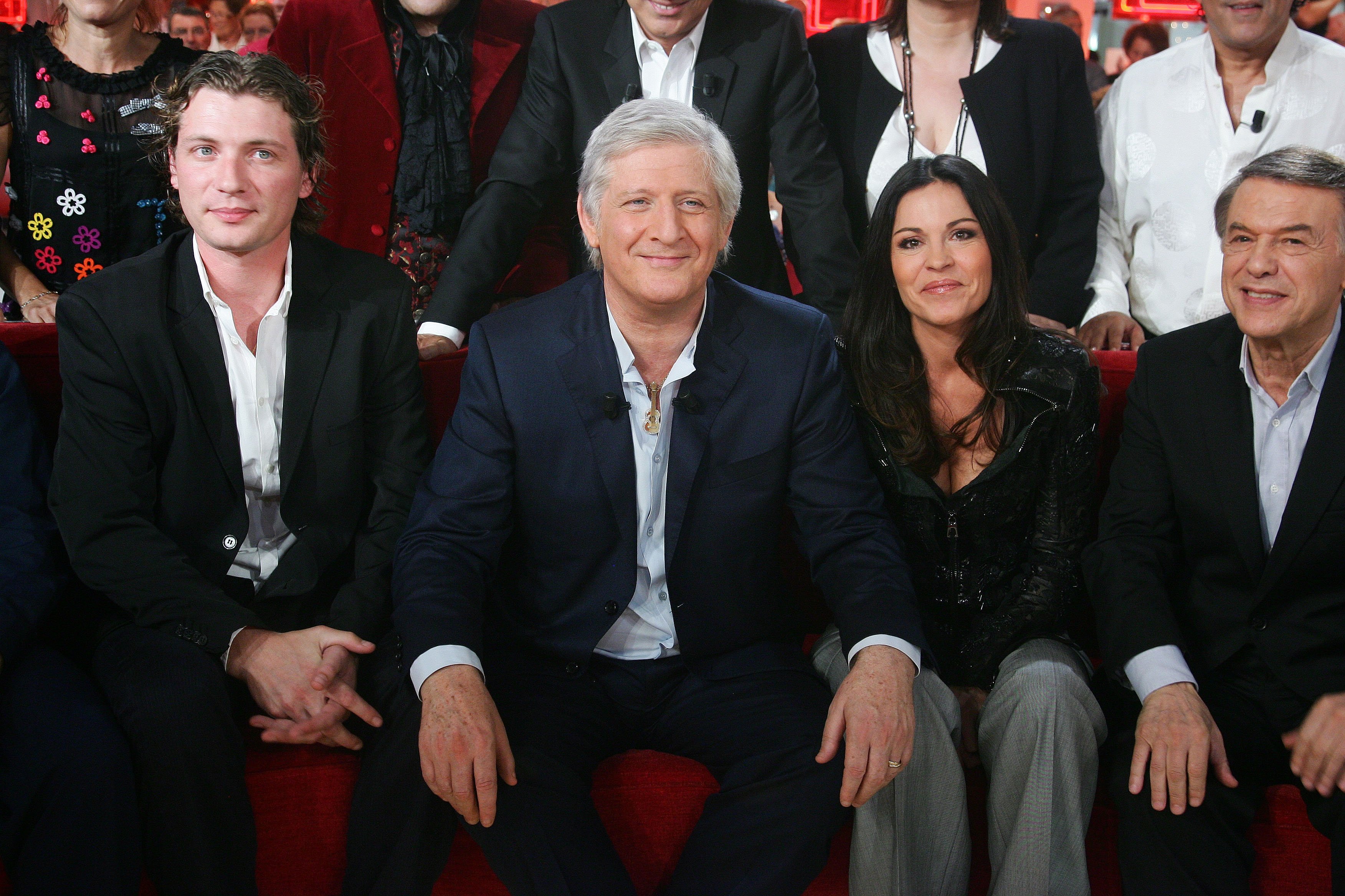 Patrick Sebastien avec sa femme Nana et son fils Olivier Villa assistent à l'émission Vivement Dimanche à Paris, France, le 5 octobre 2011. | Photo : Getty Images