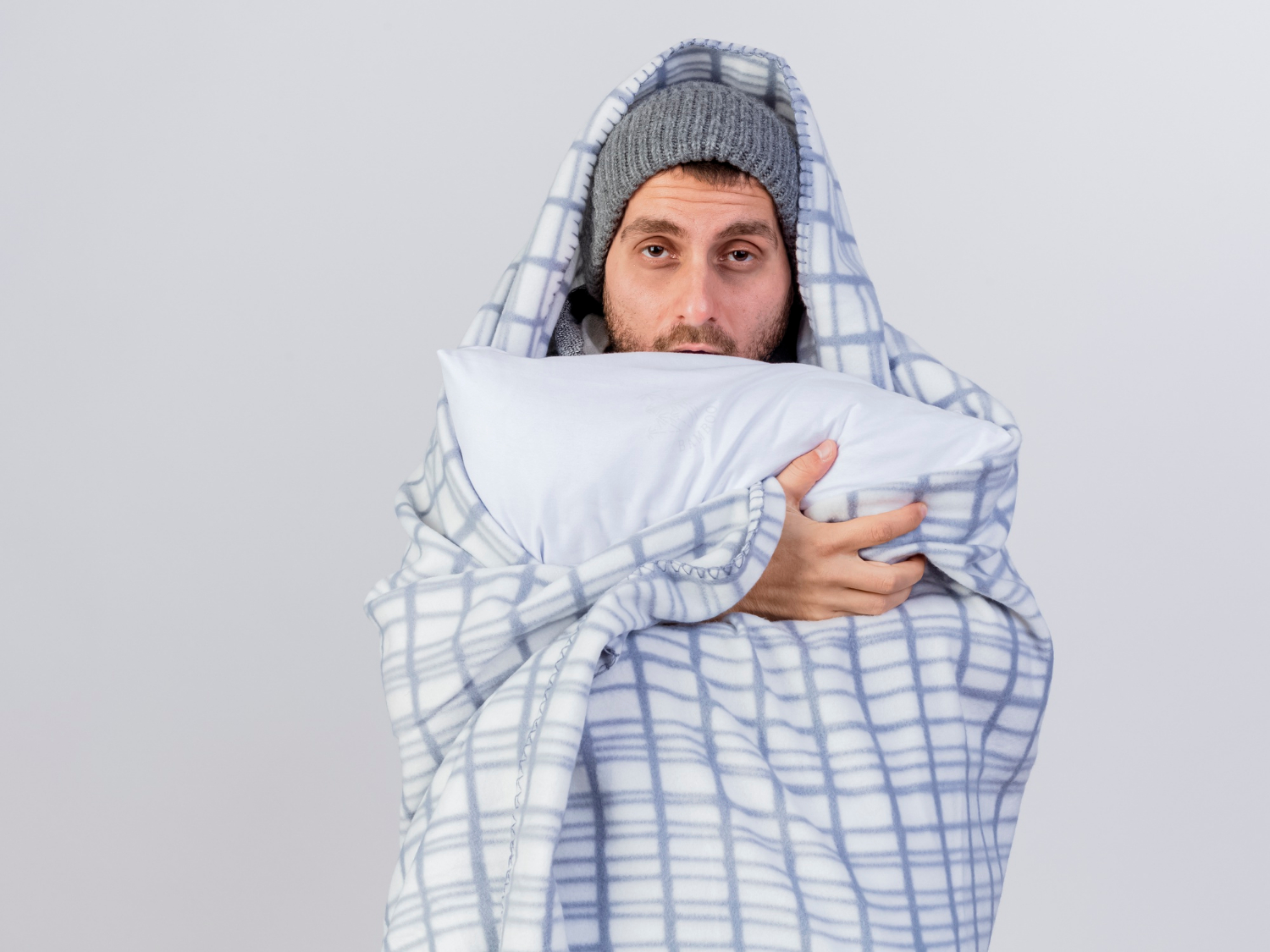 Un homme enveloppé dans une couverture | Source : Freepik