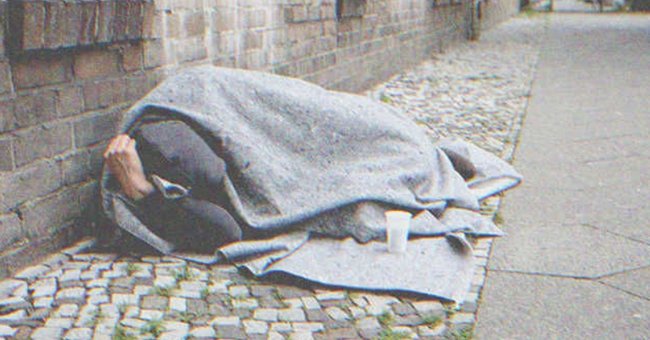 J'ai trouvé mon père qui dormait dans la rue. | Source : Pexel