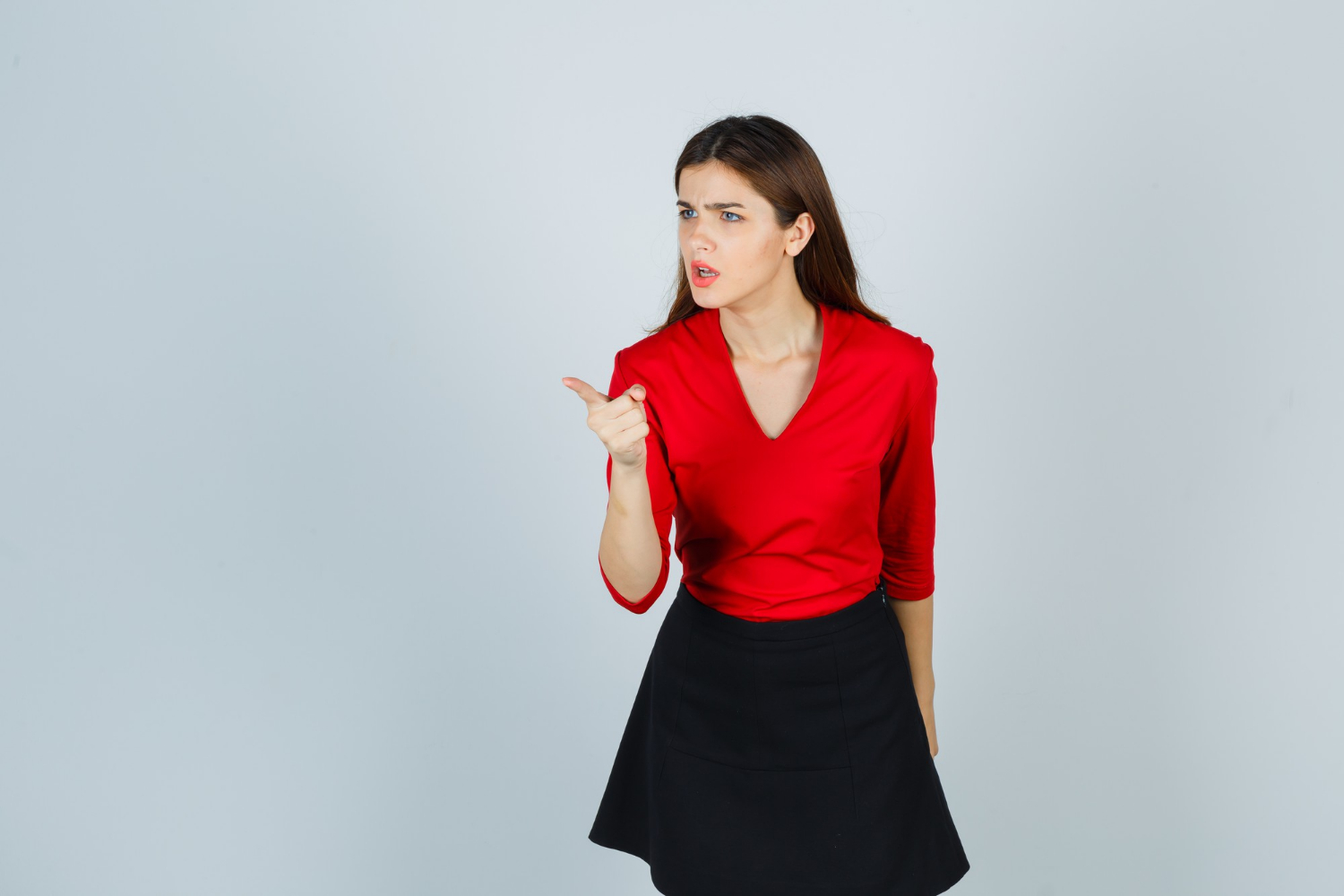 Une femme qui se dispute | Source : Freepik