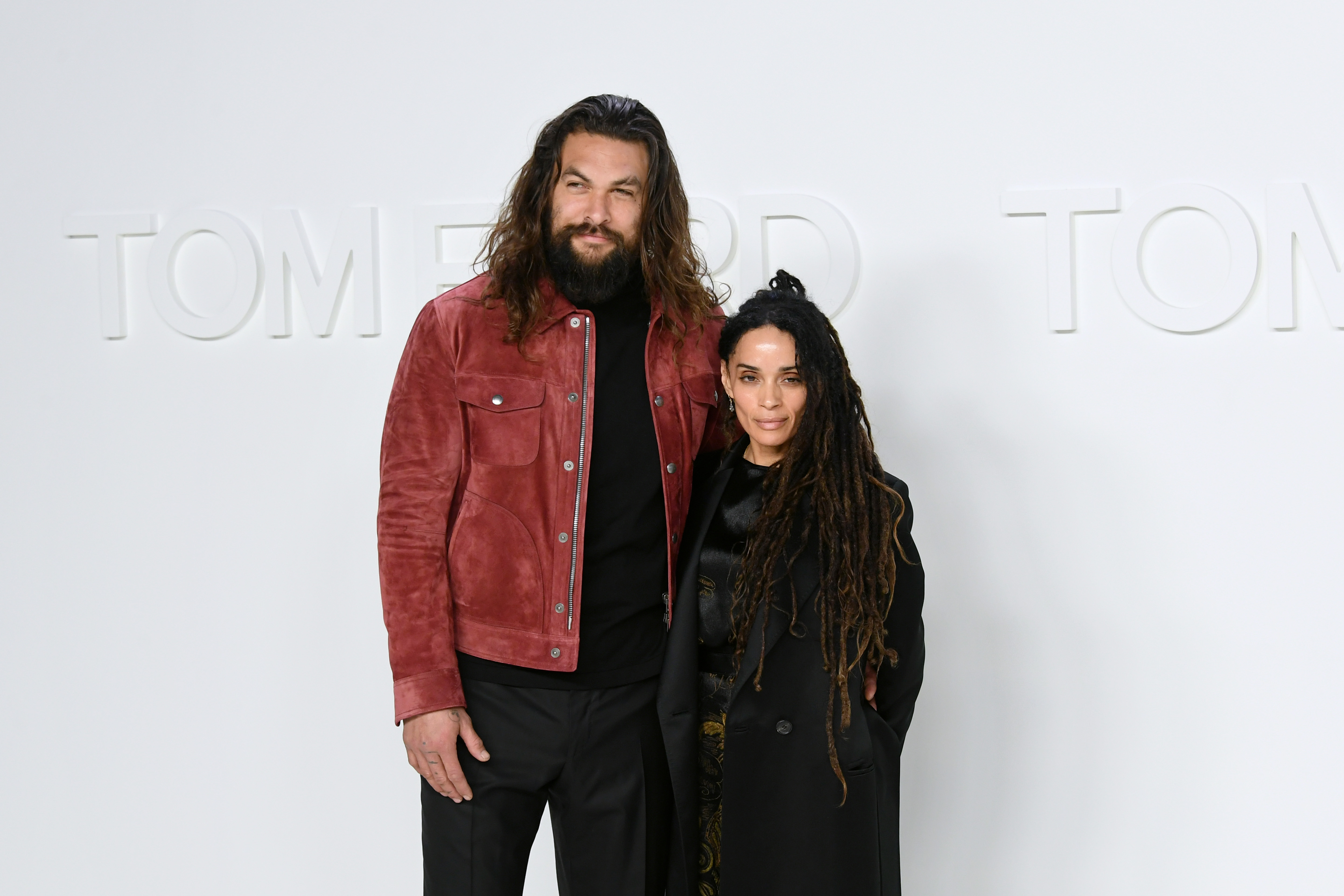 Jason Momoa et Lisa Bonet au défilé Tom Ford AW20 à Hollywood, Californie, le 7 février 2020 | Source : Getty Images