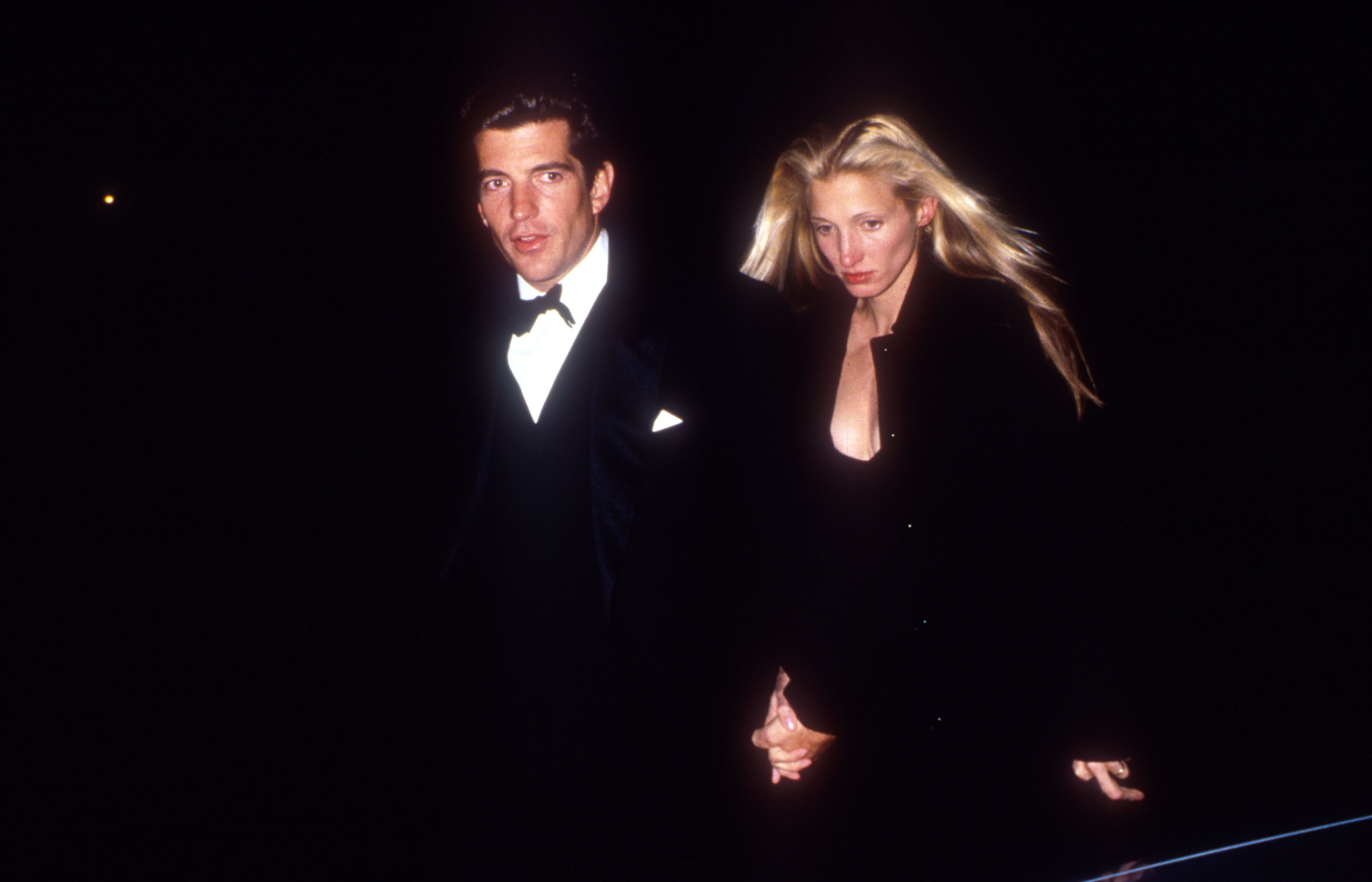 John F. Kennedy Jr. et Caroline Bessette photographiés à New York, vers 1996. | Source : Getty Images