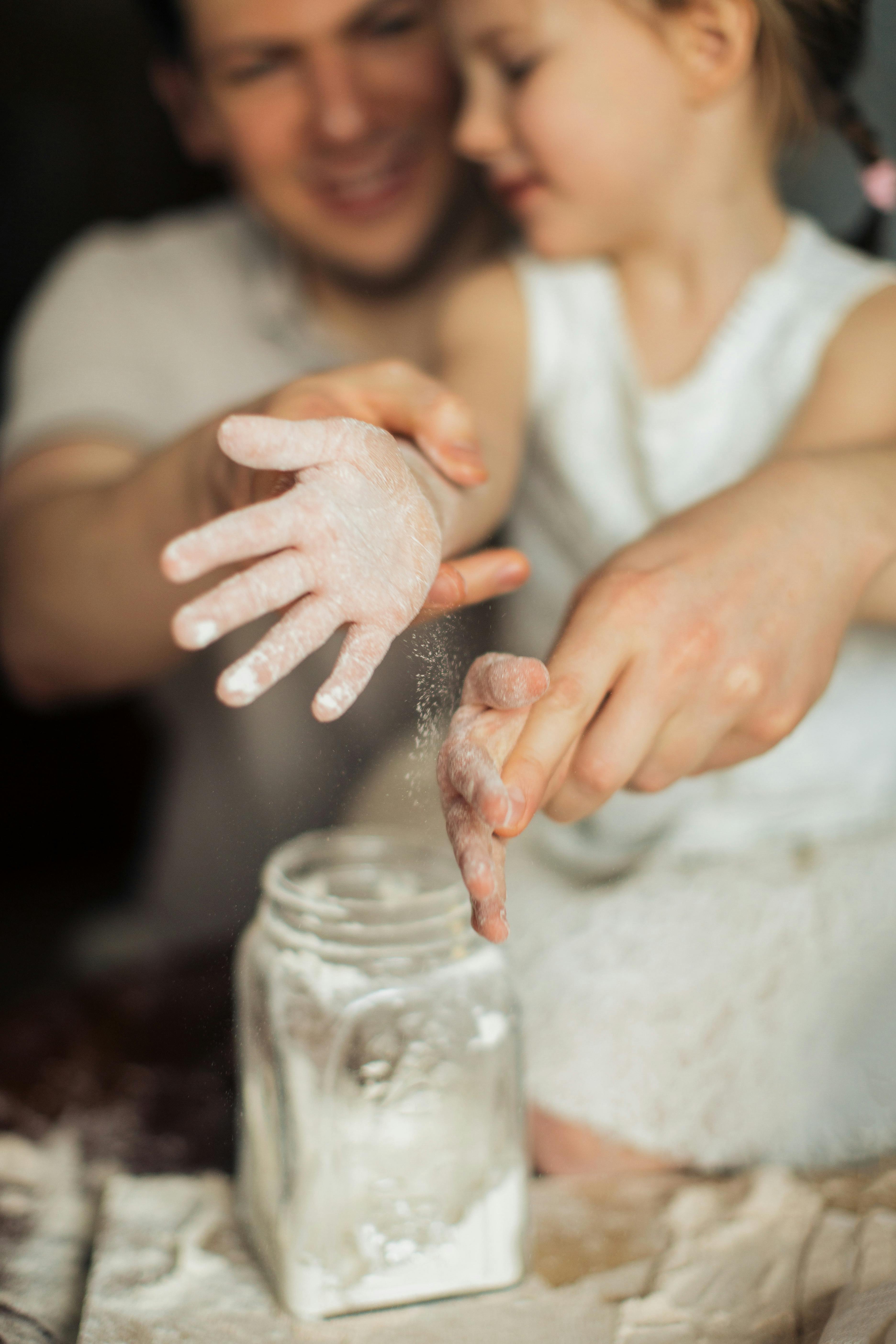 Un père en train de tisser des liens avec sa fille | Source : Pexels